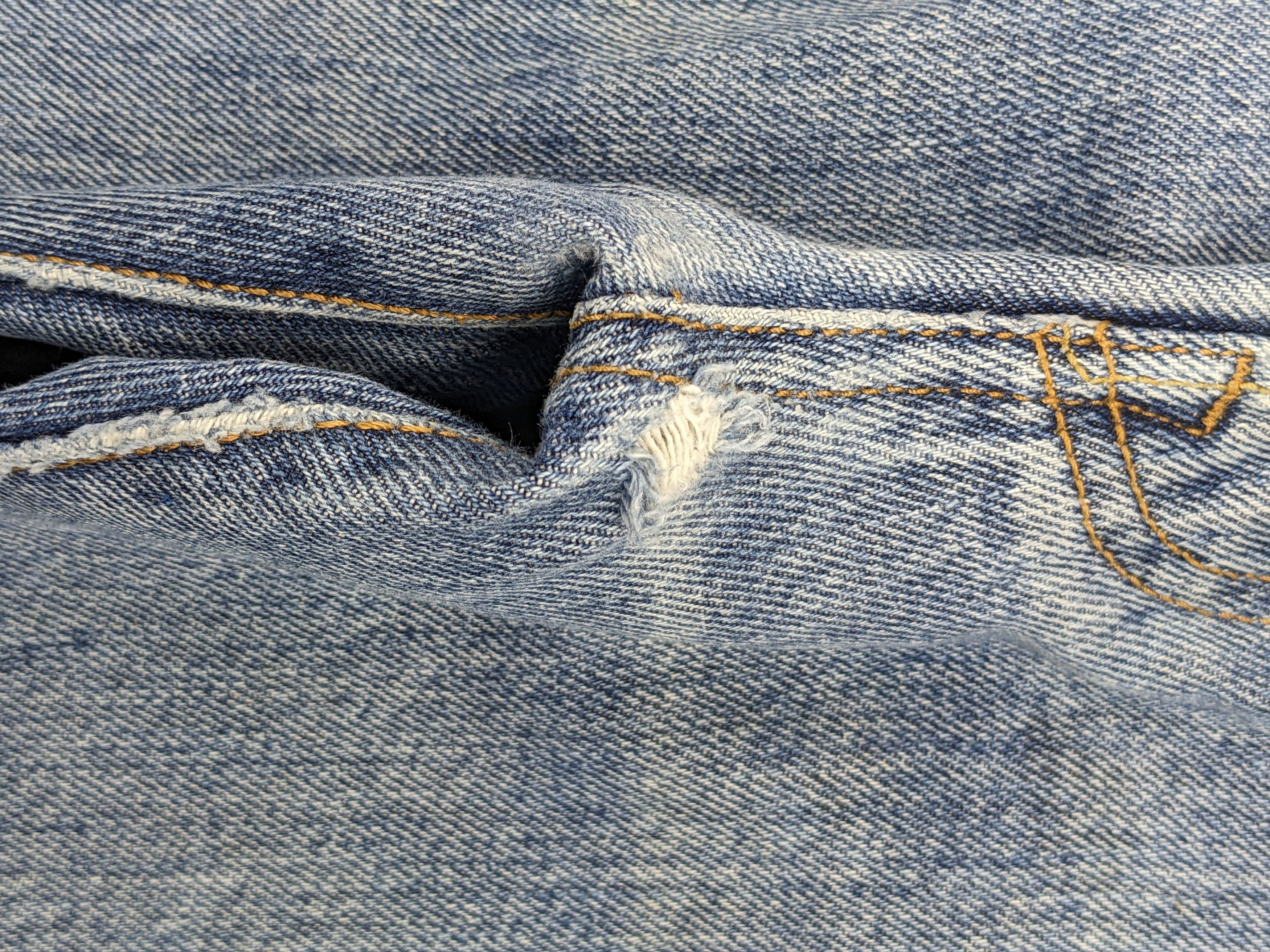 Levi's Vintage Levis 501 Faded Blue Jeans DJ0027Z Size US 34 / EU 50 - 13 Thumbnail