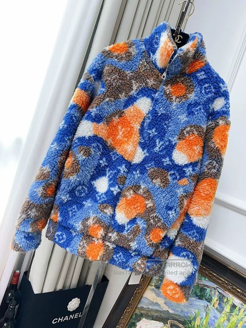 Louis Vuitton Louis Vuitton New blue and orange camouflage smudged logo Size US XS / EU 42 / 0 - 1 Thumbnail