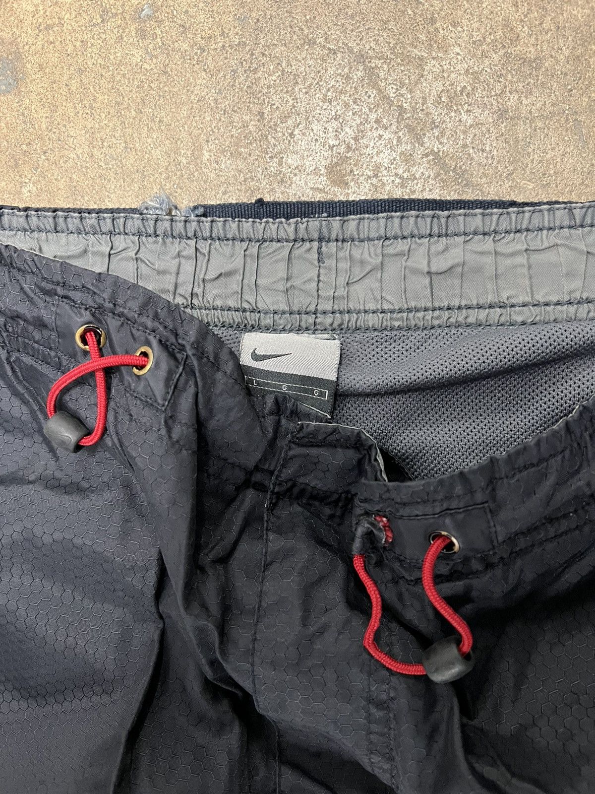Nike Vintage Black Red Nike track pants Baggy Skater y2k Sports Size US 34 / EU 50 - 5 Thumbnail