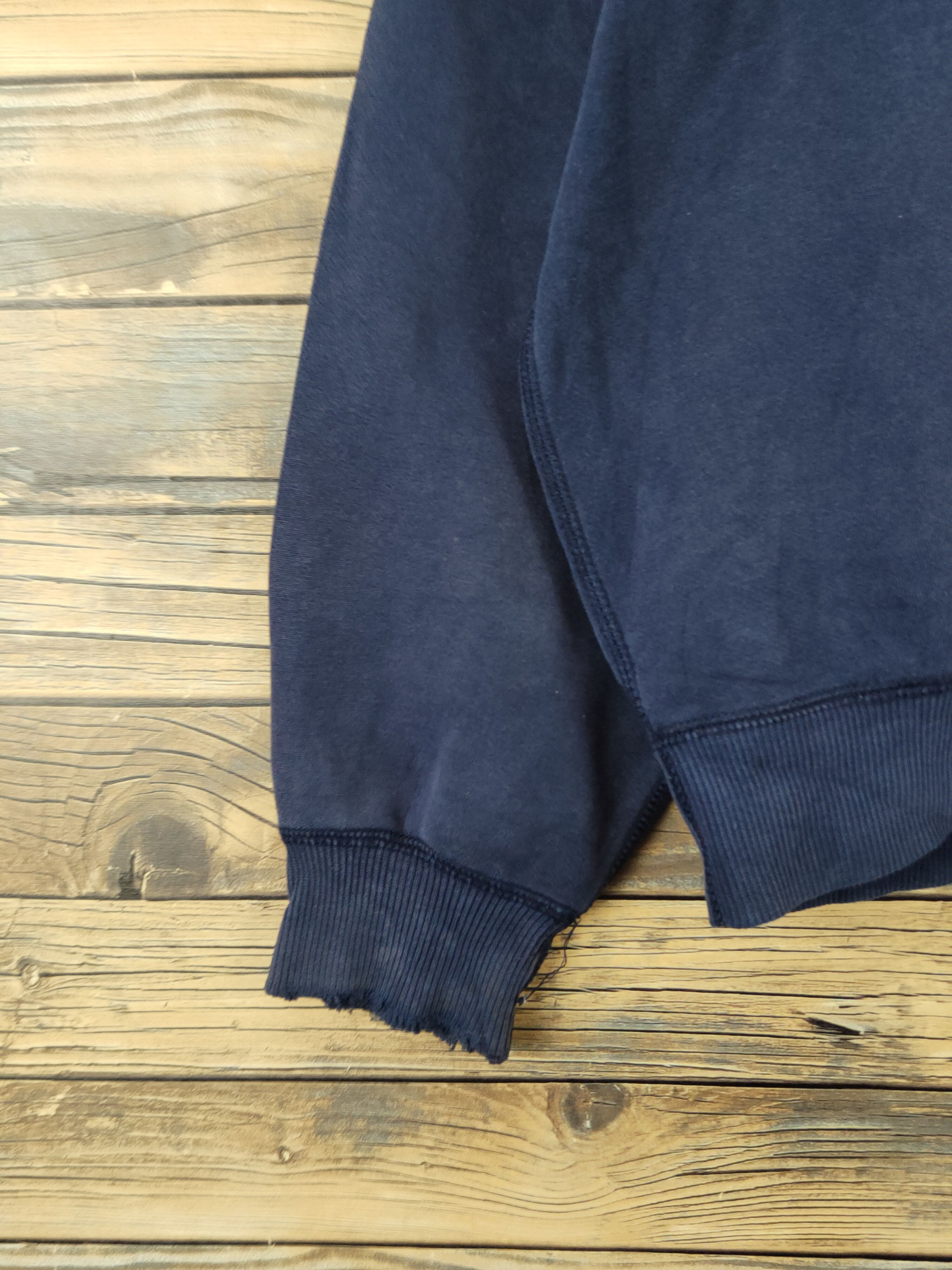 Japanese Brand × Vintage Uniqlo vintage ripped Navy Faded Sweatshirts #W961 Size US L / EU 52-54 / 3 - 5 Thumbnail
