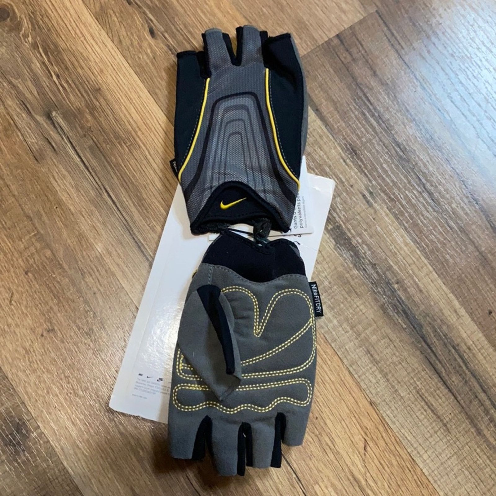 Nike 2006 Nike Fit Dry Multi Purpose Training Gloves Size ONE SIZE - 1 Thumbnail