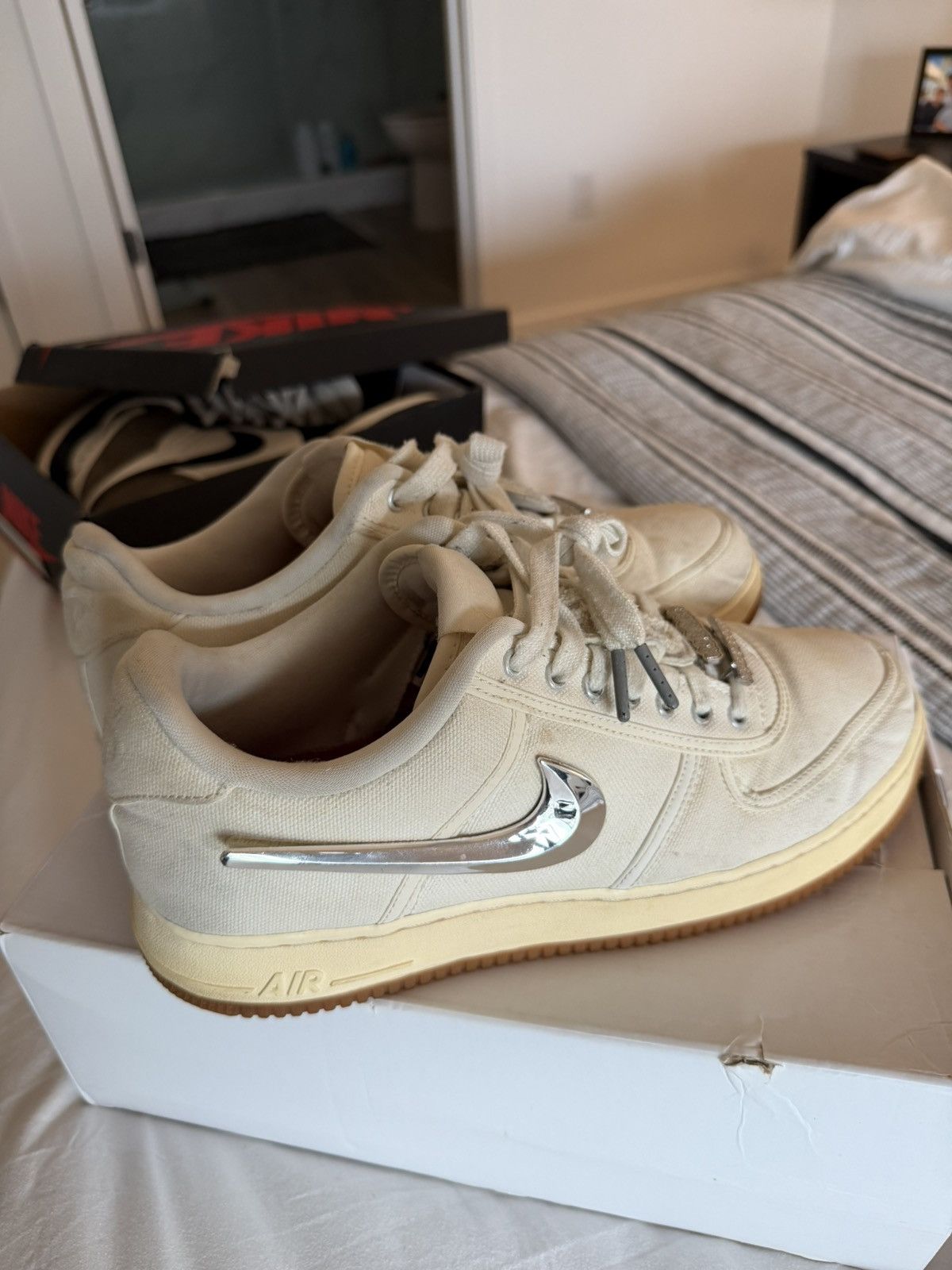 Nike × Travis Scott Nike Air Force 1 x Travis Scott Sail Size US 11.5 / EU 44-45 - 5 Thumbnail