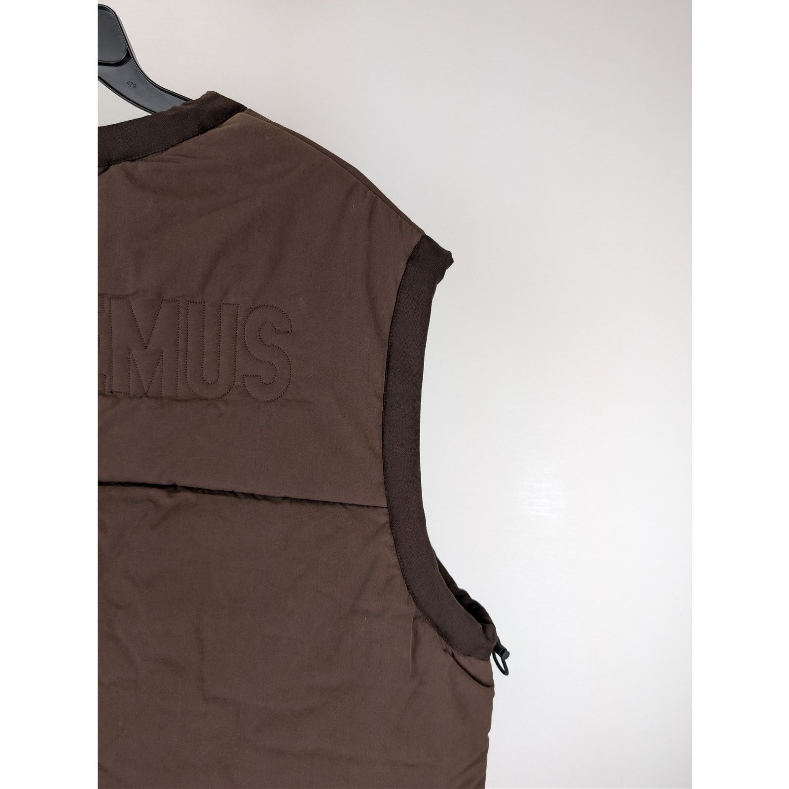 Jacquemus o1rshd1 'Le Gilet Carozzu' padded vest in dark brown Size US L / EU 52-54 / 3 - 16 Thumbnail
