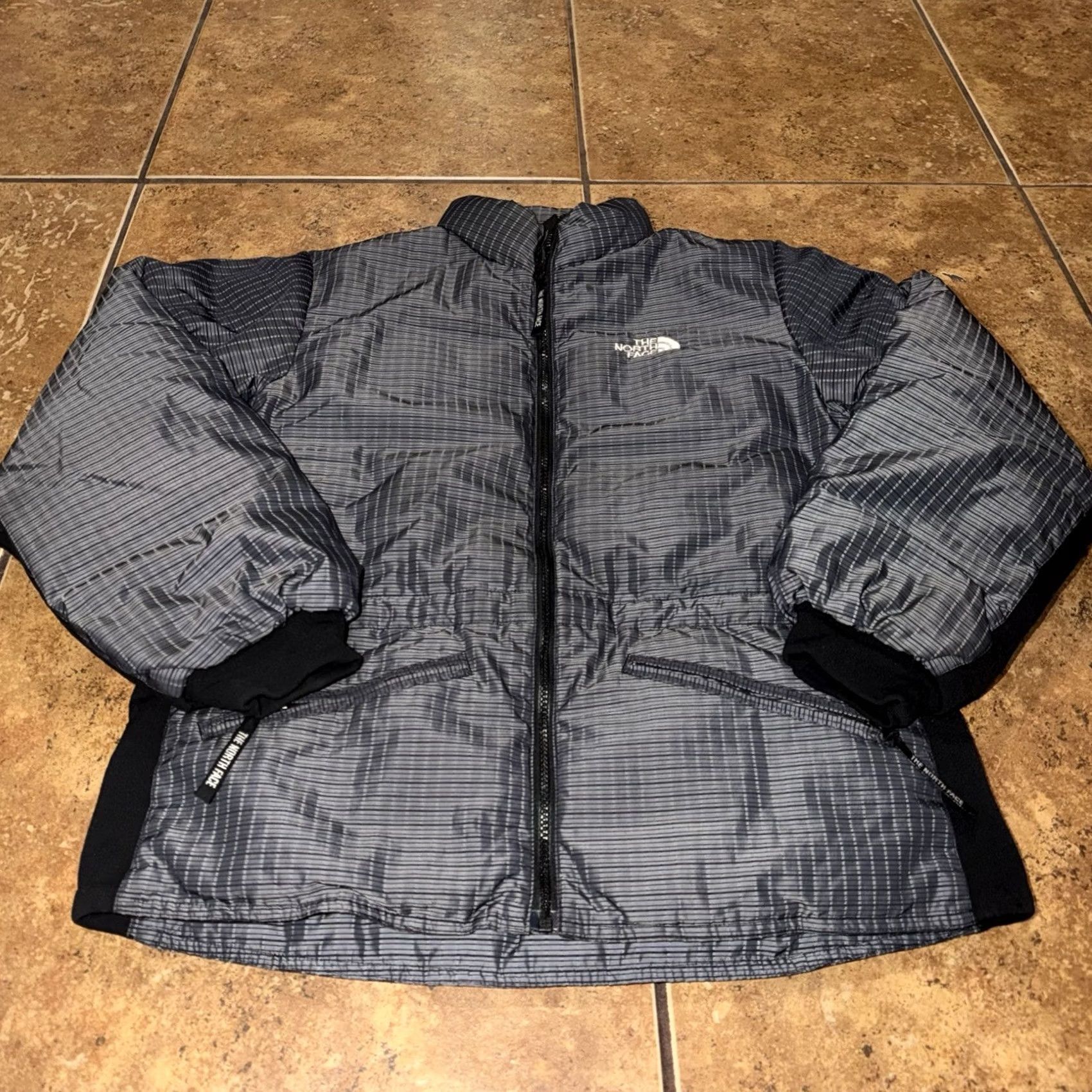The North Face VINTAGE The North Face Down Insulated Ski Jacket Shirt? No, Jacket Women L Gray Silver RARE Ski Vintage Theme 90s Nike Size L / US 10 / IT 46 - 2 Thumbnail