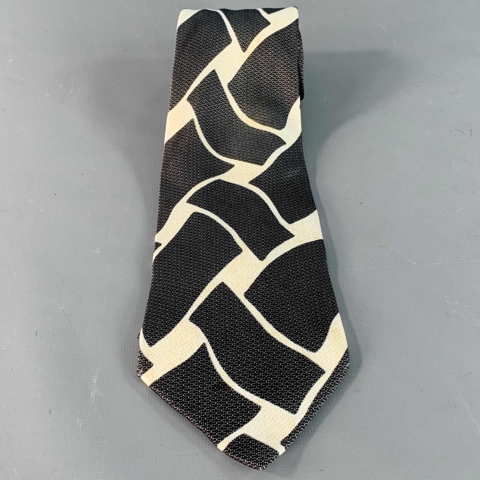 Giorgio Armani GIORGIO ARMANI One Size Black White Abstract Silk Tie Size ONE SIZE - 2 Thumbnail