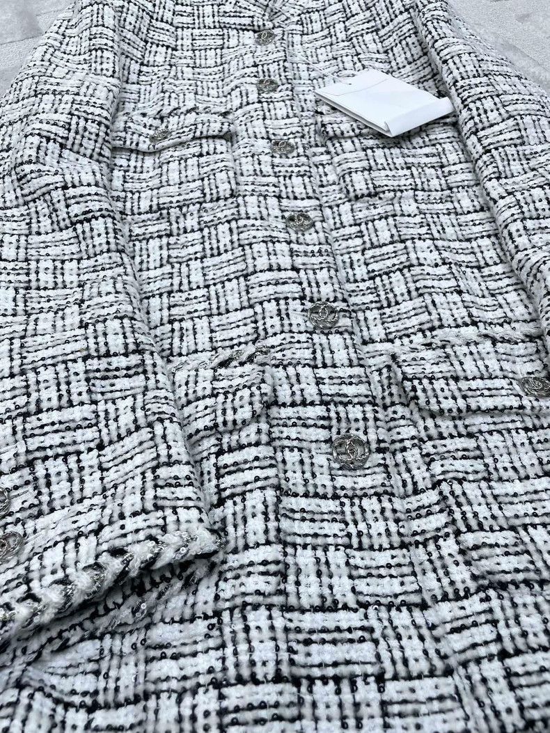 Chanel Chanel Tweed Jacket with Sequins -2505 Size US S / EU 44-46 / 1 - 4 Thumbnail