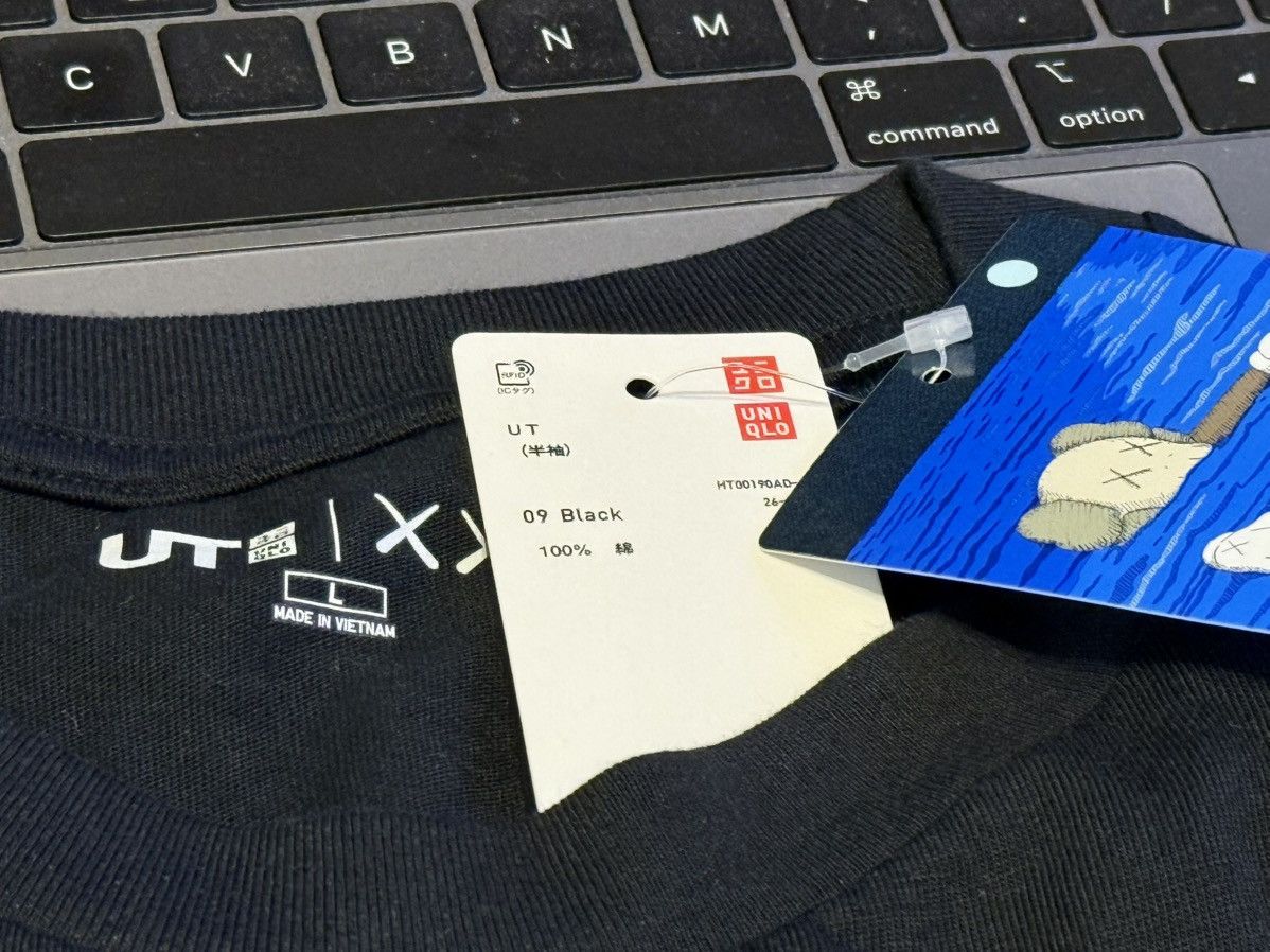 Kaws × Uniqlo KAWS X Uniqlo UT Short Sleeve Graphic T-Shirt Size US L / EU 52-54 / 3 - 4 Thumbnail