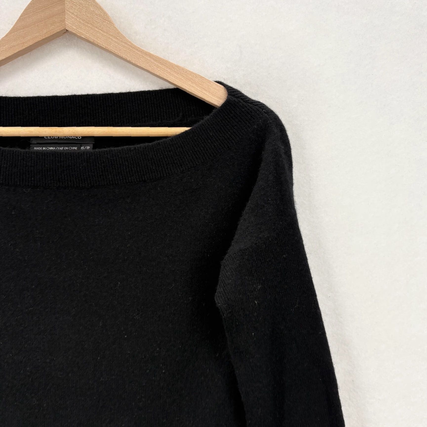 Club Monaco Club Monaco Sweater Womens XS Black 100% Cashmere Boat Neck Knit Pullover Cozy Size XS / US 0-2 / IT 36-38 - 2 Thumbnail