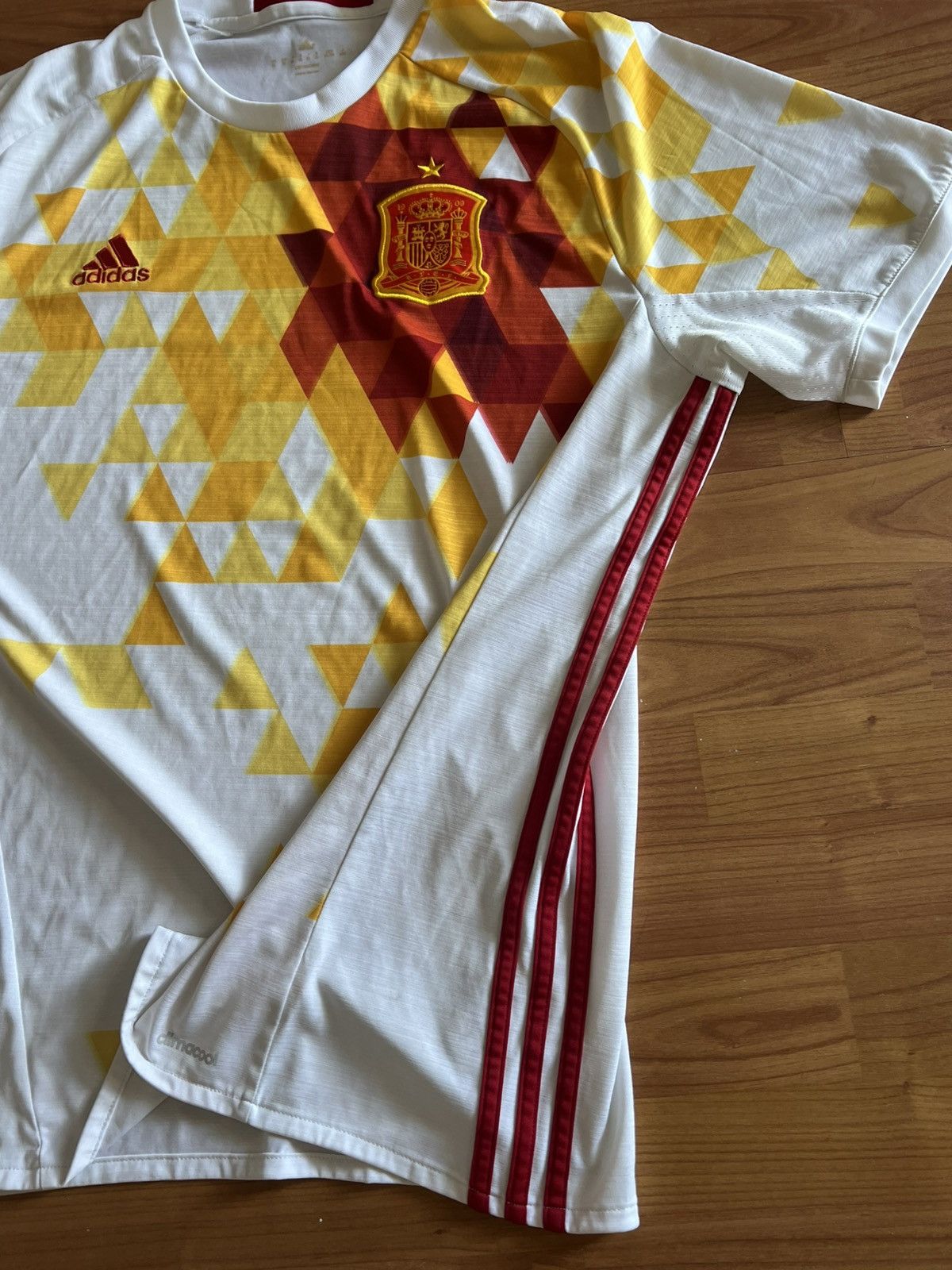 Adidas Spain 2016/2017 Away Jersey aka spilled cheese/doritos kit Size US L / EU 52-54 / 3 - 3 Thumbnail
