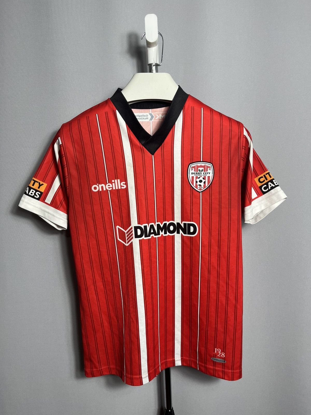 O'Neill DERRY CITY FC 2022/2023 HOME FOOTBALL SHIRT SOCCER JERSEY Size US S / EU 44-46 / 1 - 1 Thumbnail