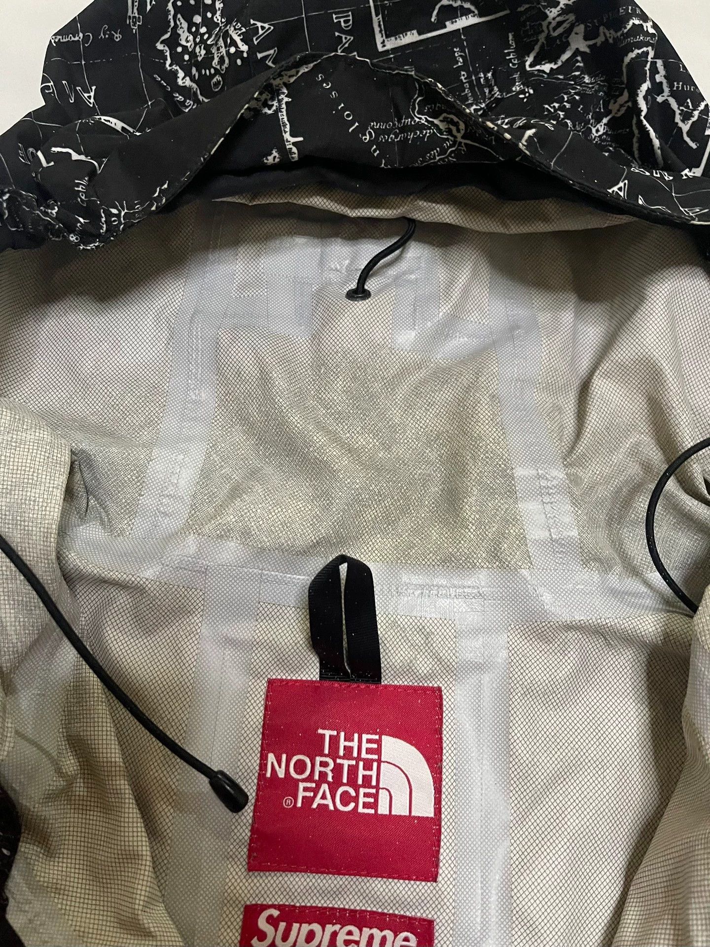 Supreme Supreme x TNF 12SS Venture Old Map Shell Jacket L Size US L / EU 52-54 / 3 - 6 Thumbnail