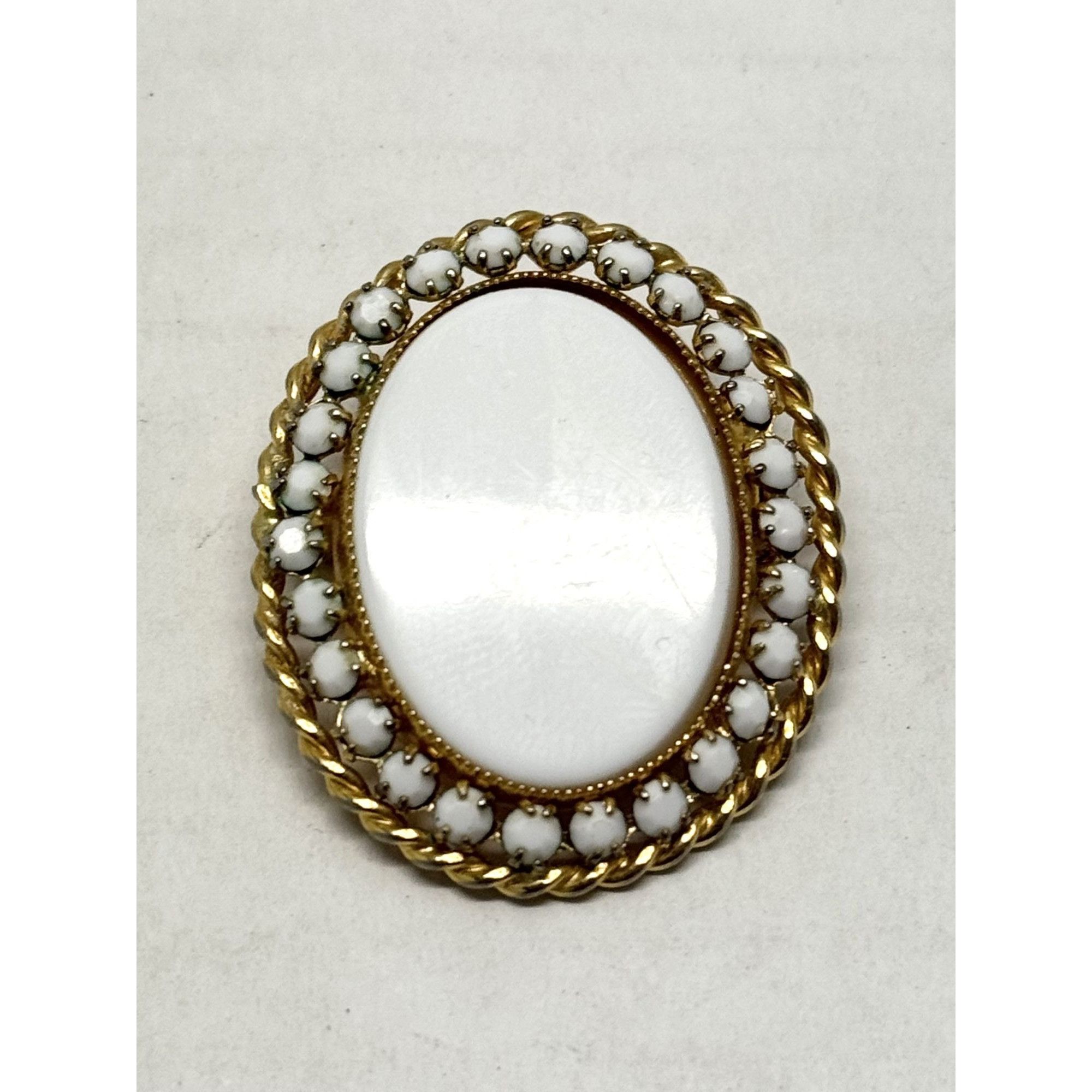 Vintage Vintage white milk glass rhinestone brooch pin Size ONE SIZE - 1 Thumbnail