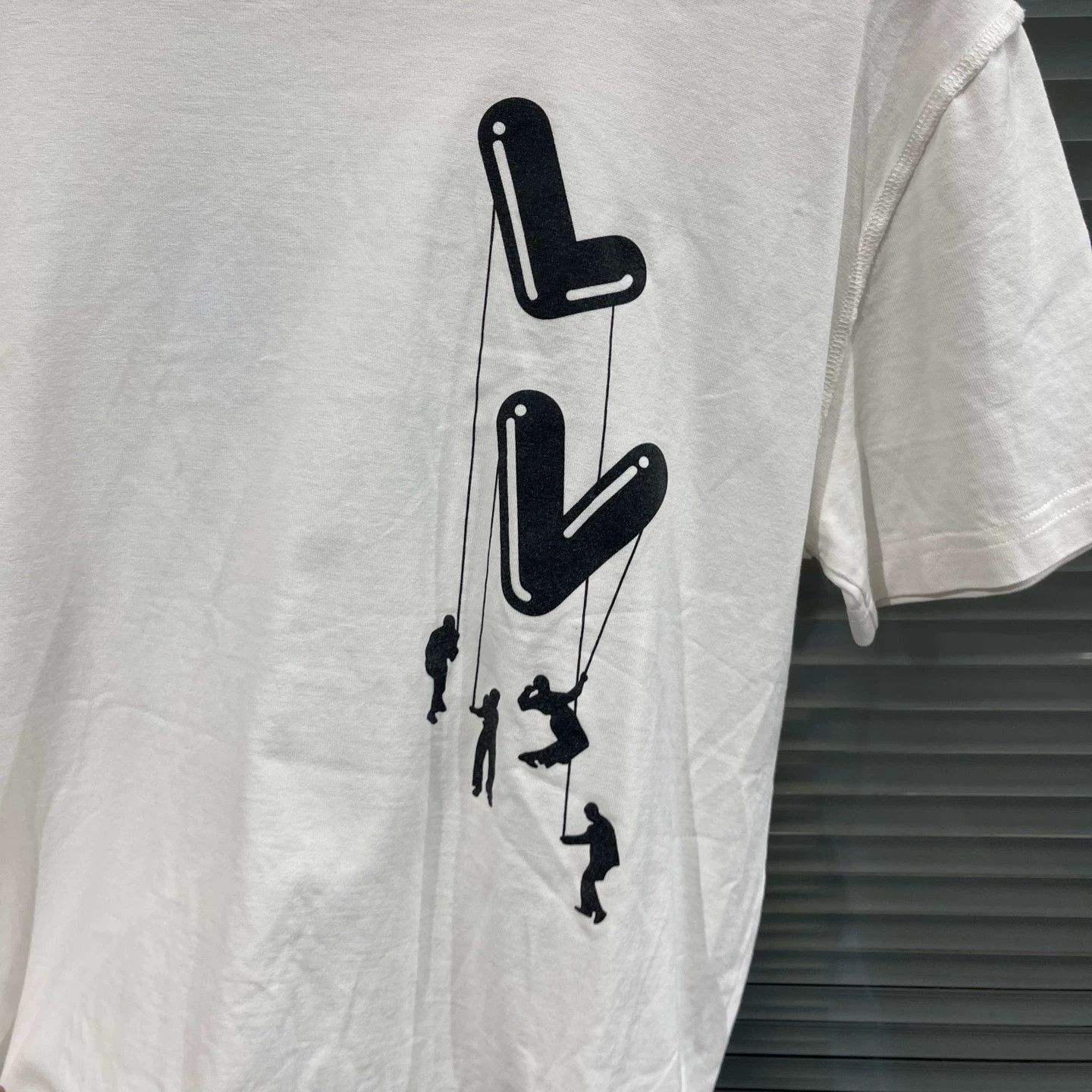 Louis Vuitton LV Paratrooper Print SS Tee M 99 New Altered Length #11581 Size US M / EU 48-50 / 2 - 4 Thumbnail