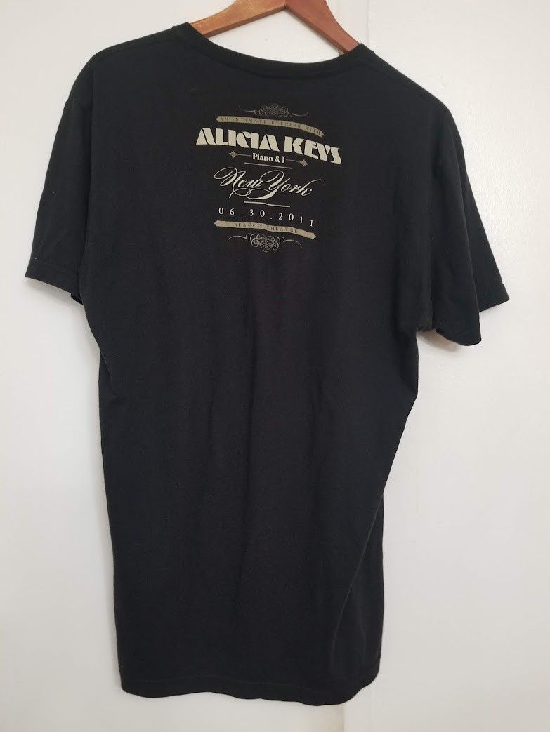 Next Level Apparel 2011 Alicia Keys : Piano & I Tour Graphic T-Shirt Size US M / EU 48-50 / 2 - 3 Thumbnail