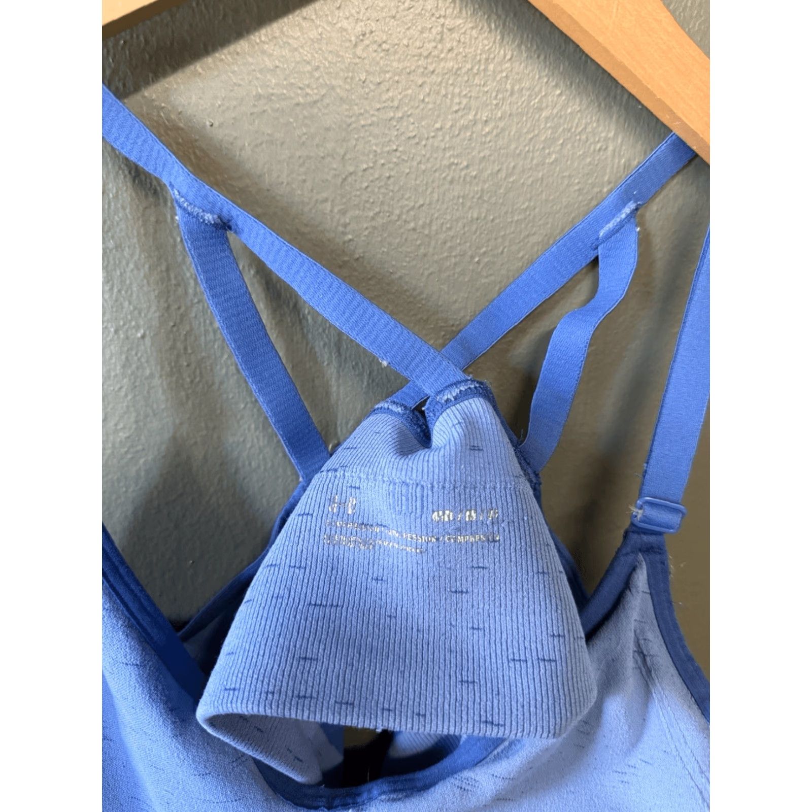 Under Armour Under Armour Sports Bra Blue Women M Medium Size Athletic Activewear Bra Size ONE SIZE - 3 Thumbnail