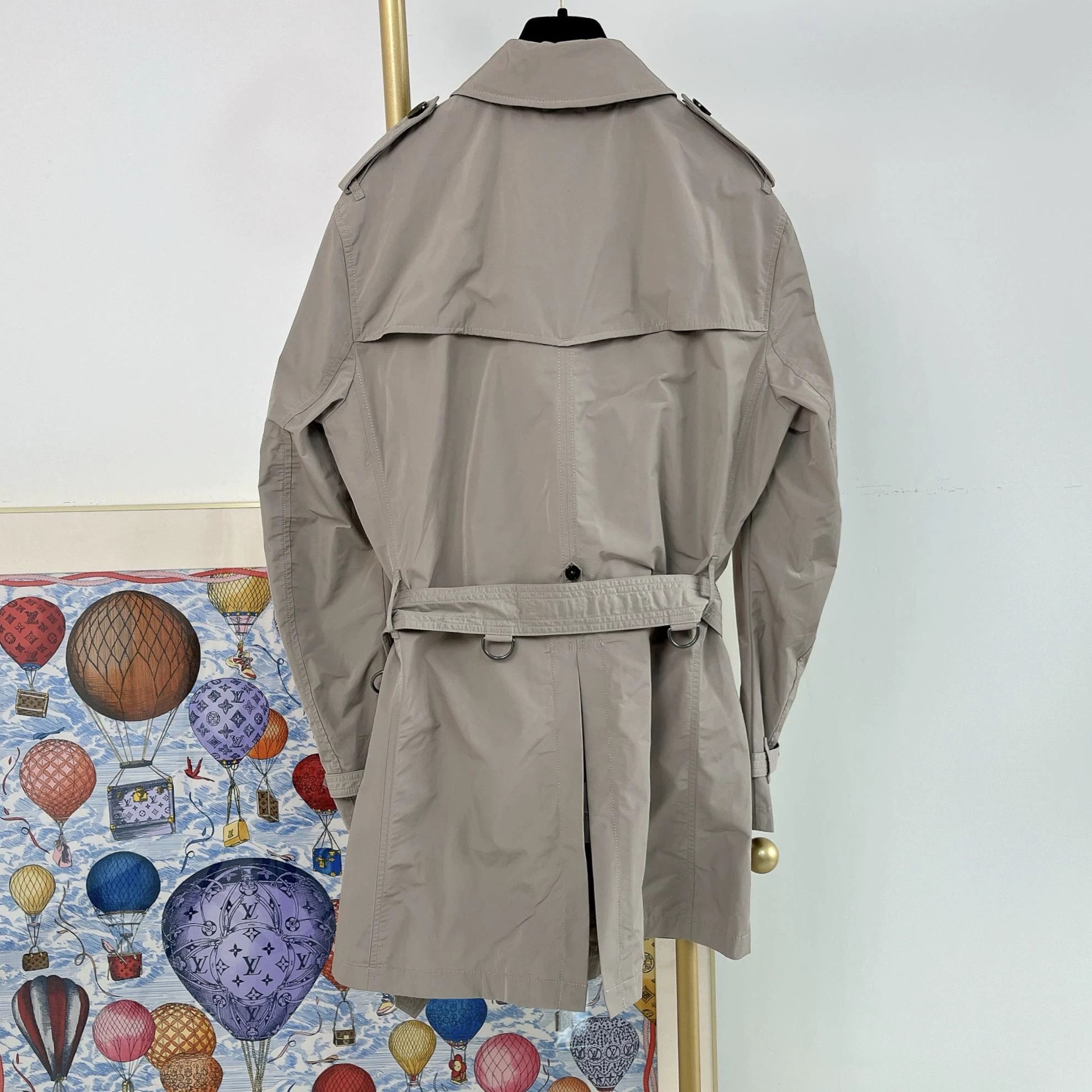 Burberry Burberry light coat M new with tags Size M / US 6-8 / IT 42-44 - 2 Thumbnail