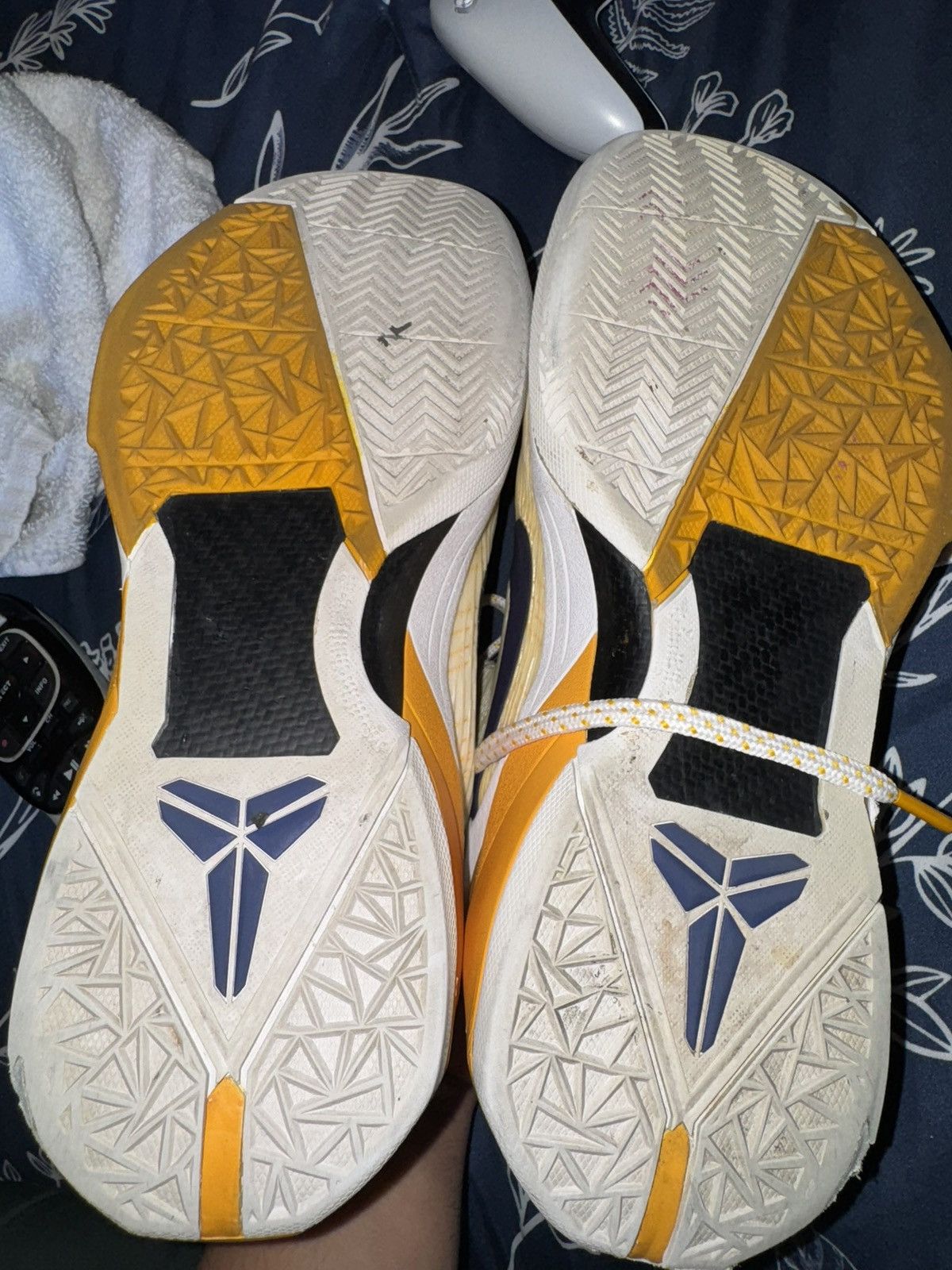 Nike Nike kobe 7s Lakers home colorway Size US 8.5 / EU 41-42 - 4 Thumbnail