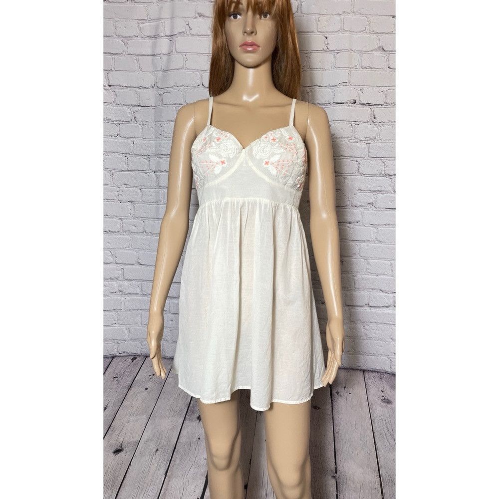 Free People New Free People Ivory Cotton Embroidered Slip Dress Size M Size M / US 6-8 / IT 42-44 - 2 Thumbnail