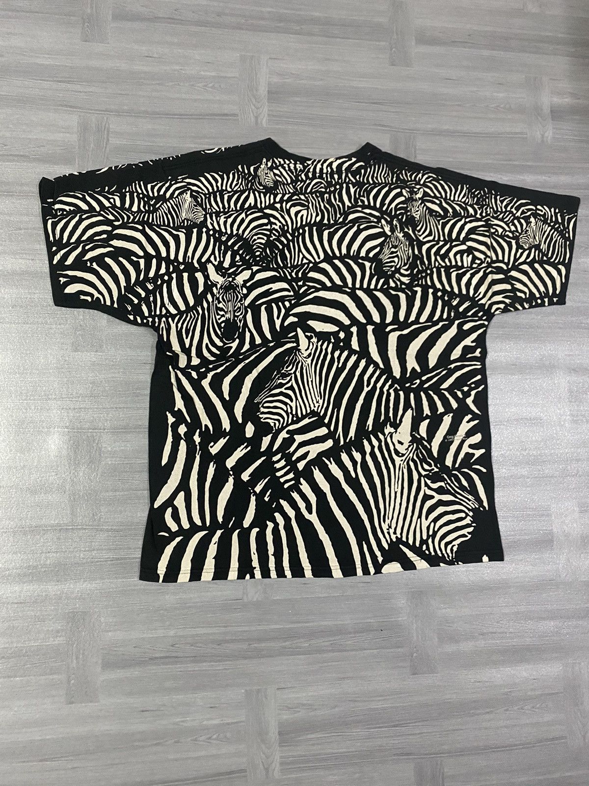 Liquid Blue Vintage 90s Liquid Blue Zebra All Over Print T-Shirt 1993 Size US L / EU 52-54 / 3 - 13 Thumbnail