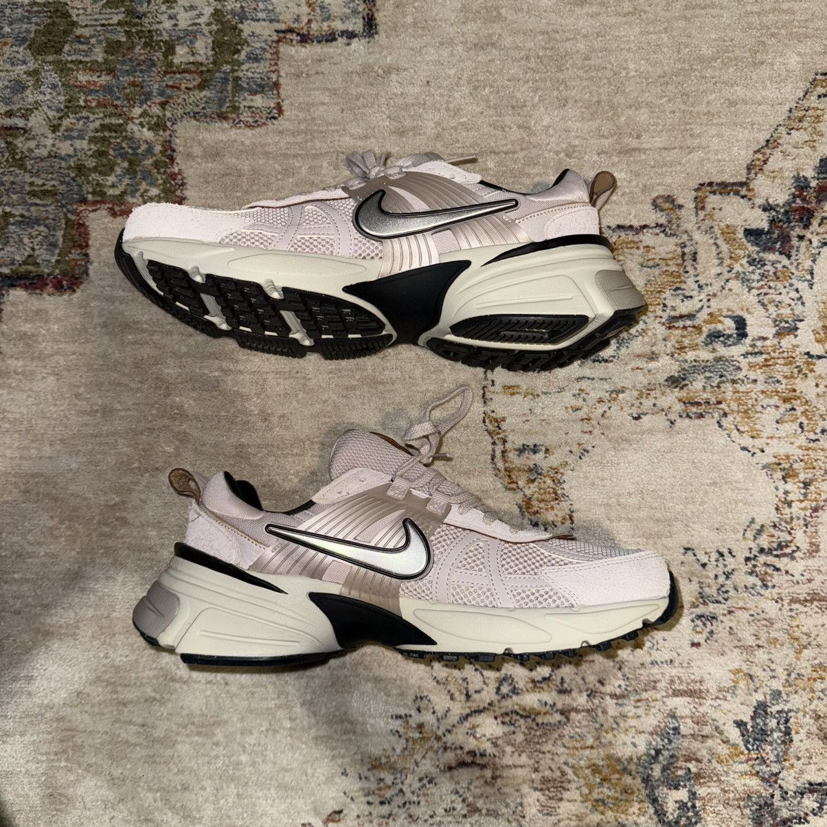 Nike Nike V2K Run Women’s Size 11 Men’s Size 9.5 Size US 11 / IT 41 - 2 Thumbnail