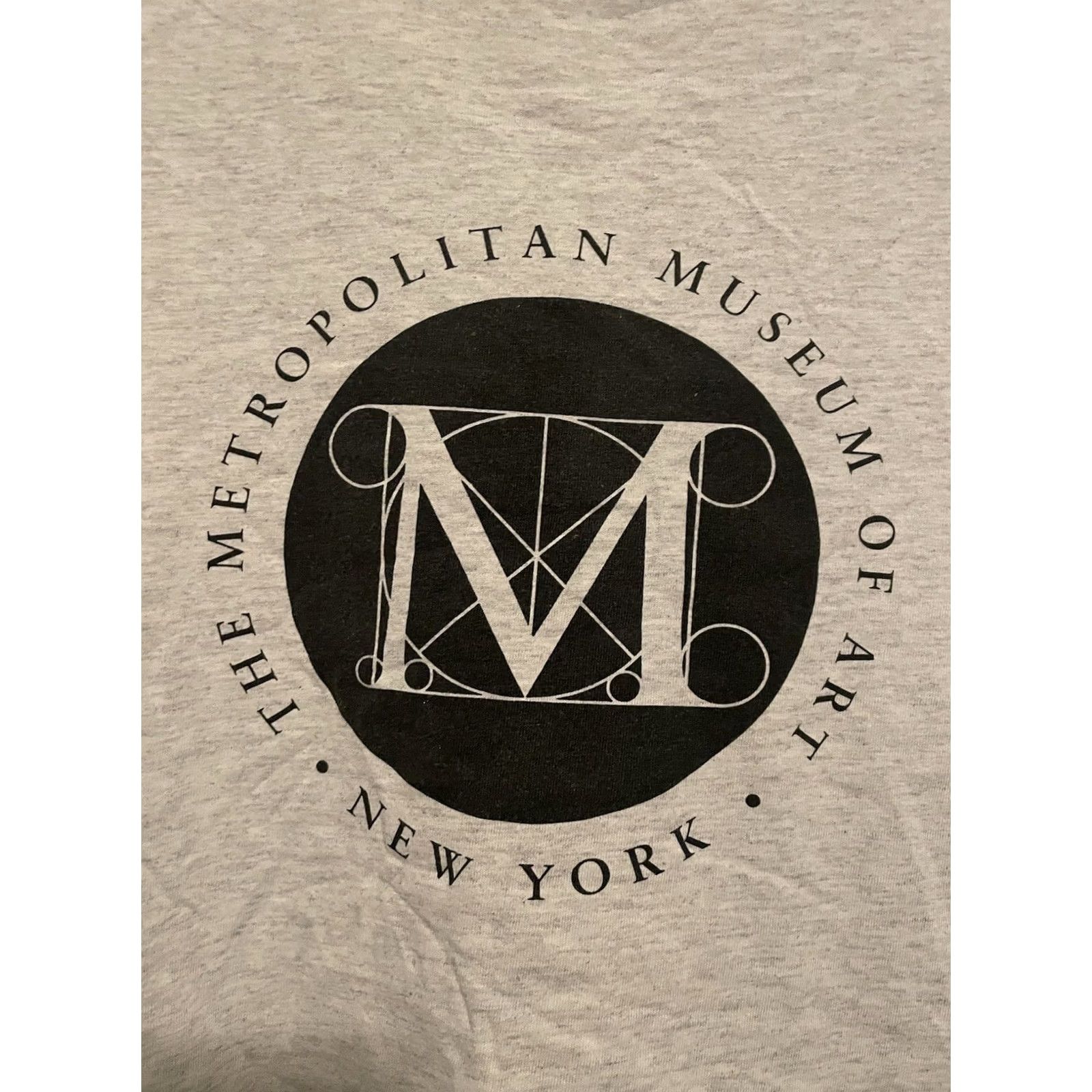 Logo 7 VINTAGE Metropolitan Museum of Art Logo Art Tee Shirt Large Gray Cotton Graphic Print Short Sleeve Men L Art/Logo 90s/Museum Mens Size US L / EU 52-54 / 3 - 2 Thumbnail