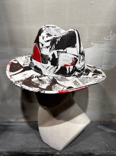 John Galliano John Galliano 2000s Newspaper Print Hat Size ONE SIZE - 3 Thumbnail