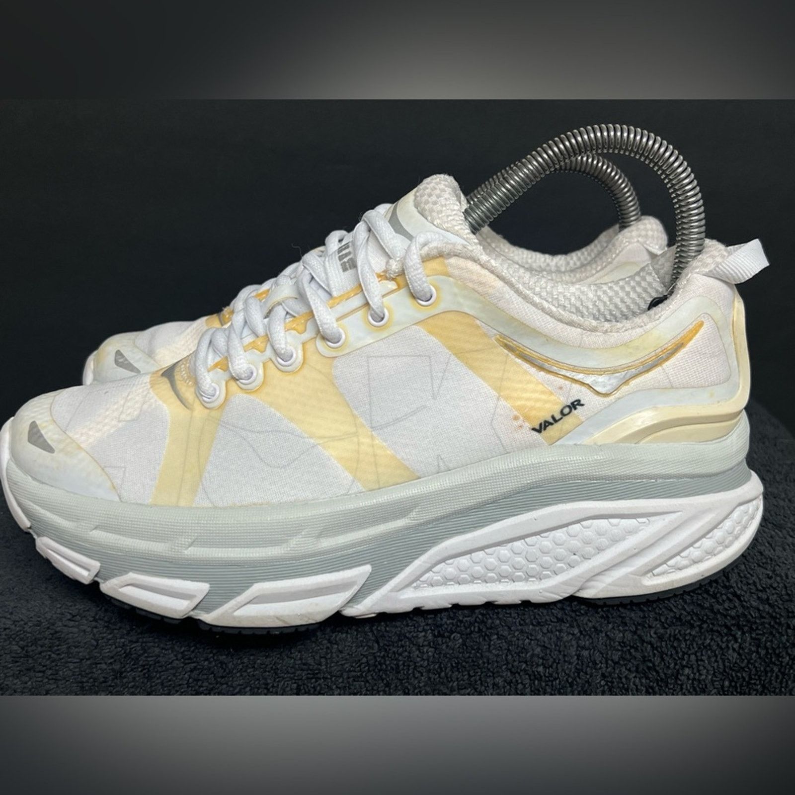 Hoka Women's Hoka One One Valor Size 7 Running Shoes White EUC Size US 7 / IT 37 - 1 Thumbnail