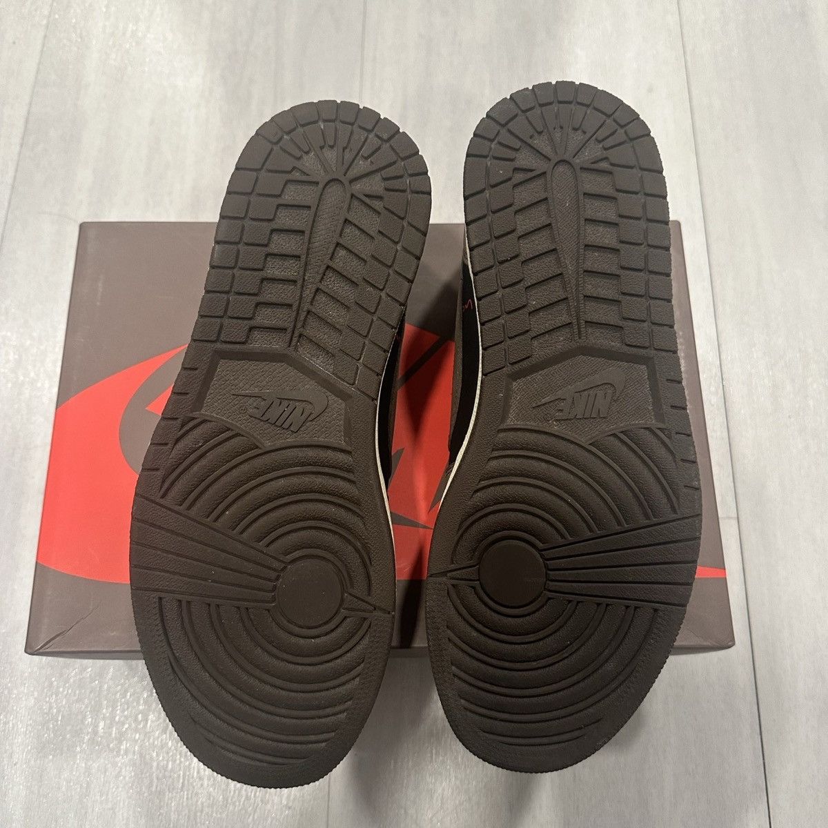 Jordan Brand × Nike × Travis Scott Travis Scott Jordan 1 Retro LOW OG SP Size US 9 / EU 42 - 3 Thumbnail