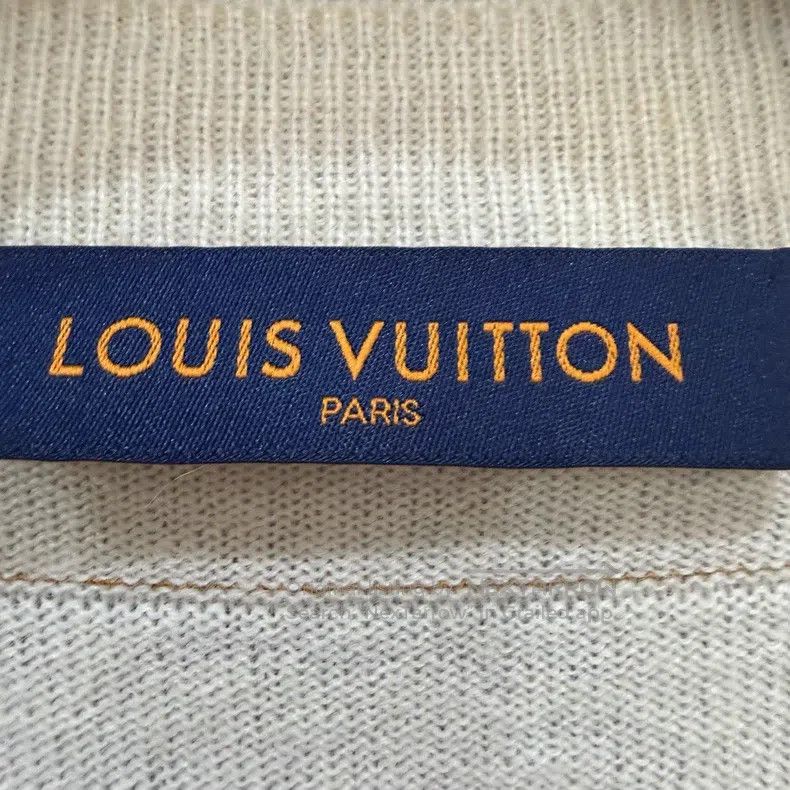Louis Vuitton Louis Vuitton size 4l Embossed logo wool sweater Size US M / EU 48-50 / 2 - 3 Thumbnail