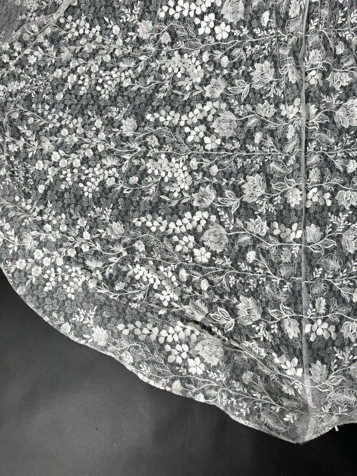 Other Preloved US 8 Embroidery Lace Anna Augusta Wedding Dress Size M / US 6-8 / IT 42-44 - 11 Thumbnail