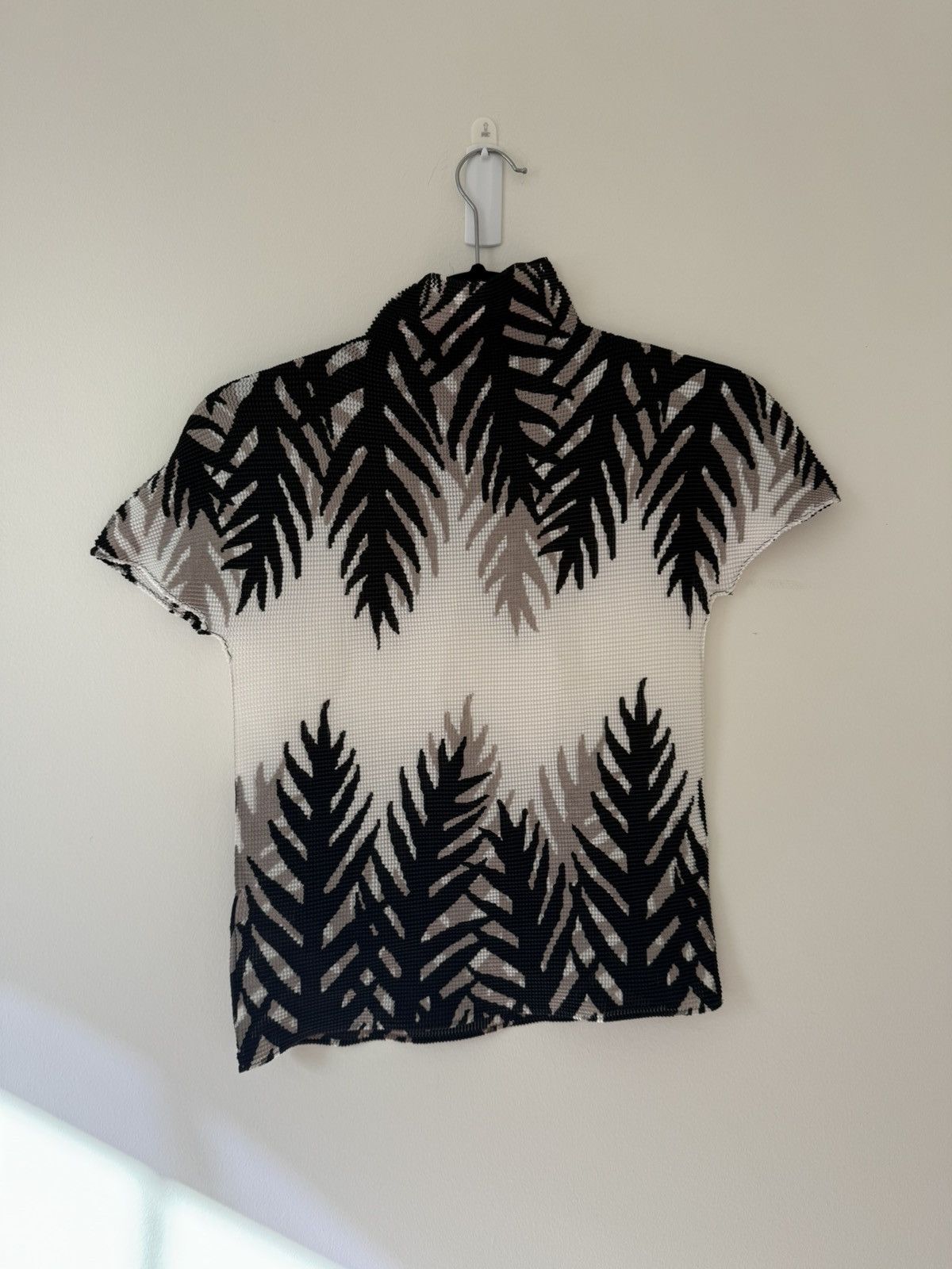Issey Miyake Issey Miyake me black and white pleats mock neck top Size S / US 4 / IT 40 - 2 Thumbnail