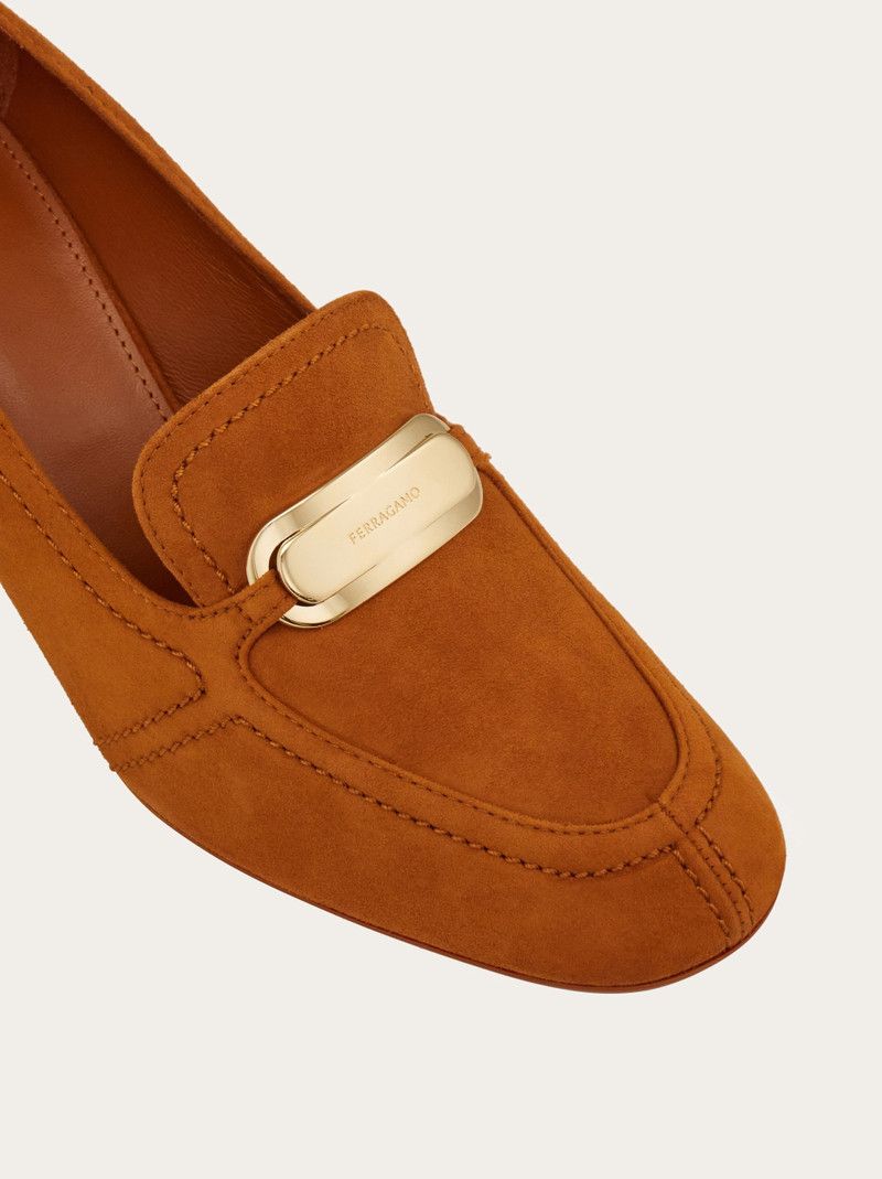 Salvatore Ferragamo o1s1rm0126 Suede Kitten Heel Loafers in Orange Size US 7 / IT 37 - 5 Thumbnail
