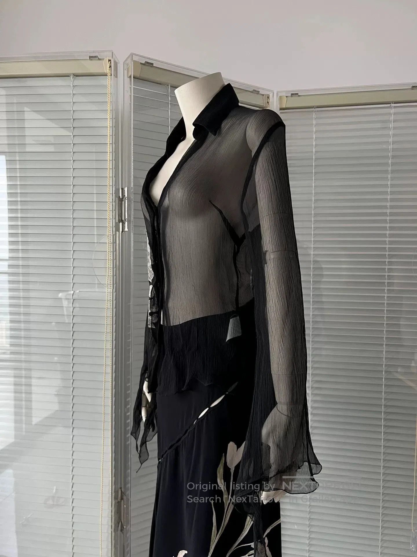 Other Vintage Italian Silver Lily Silk Shirt. Size M / US 6-8 / IT 42-44 - 3 Thumbnail