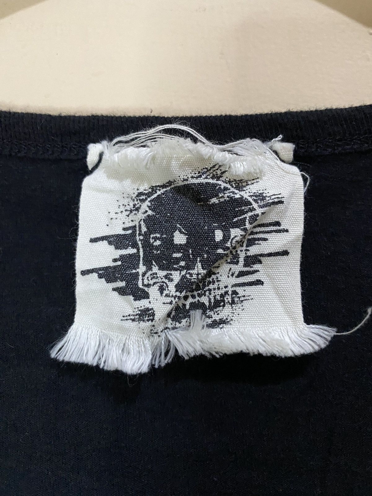 If Six Was Nine 2000s Hybrid Rock Skulls Japanese Tee Size ONE SIZE - 5 Thumbnail