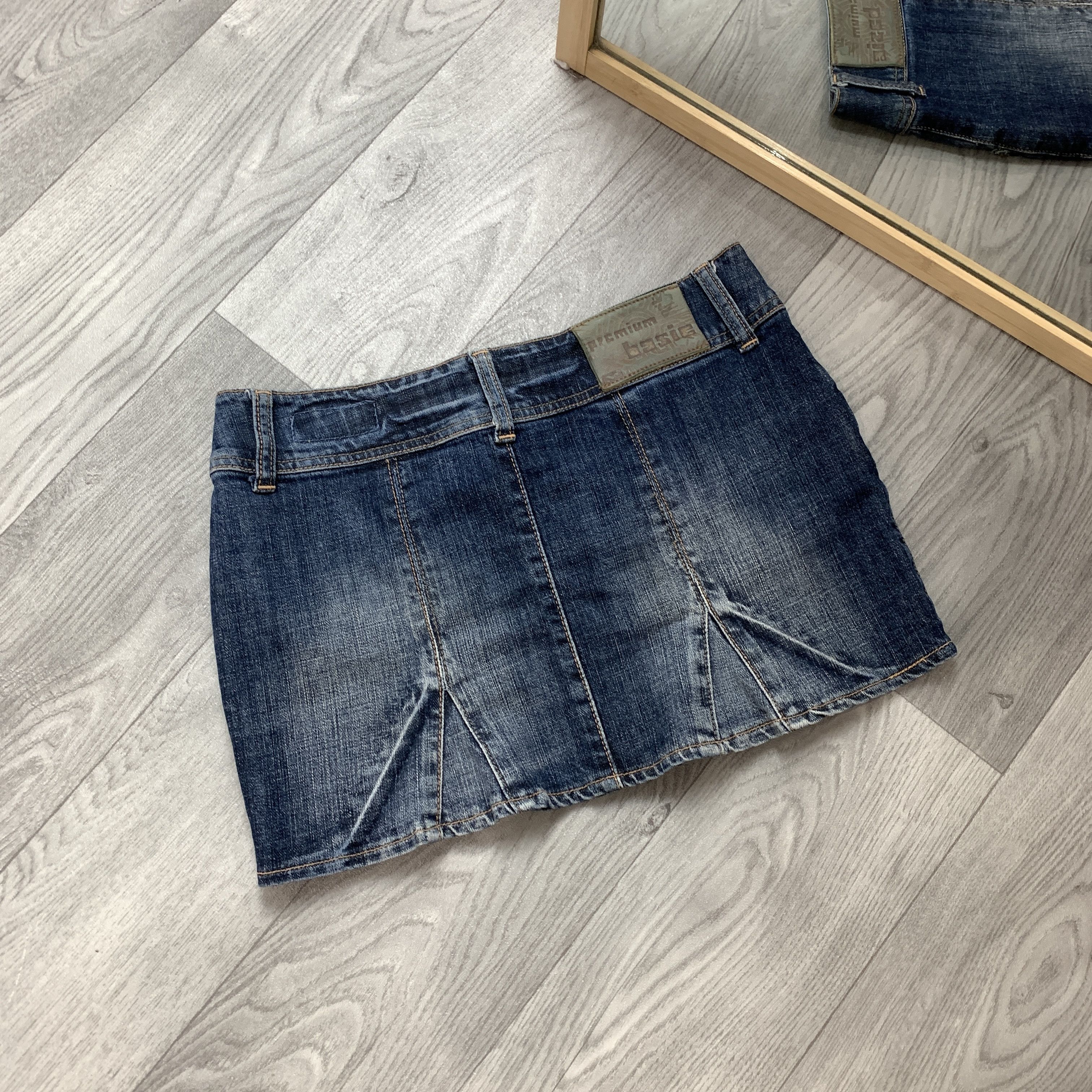 Japanese Brand Vintage Y2K Faded Avantgarde Denim Blue Low Rise Mini Skirt Size 26" / US 2 / IT 38 - 4 Thumbnail