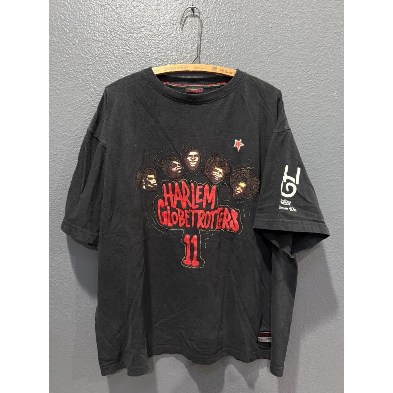 Fubu VINTAGE FUBU Harlem Globetrotters Black T-Shirt XL Men Size US XL / EU 56 / 4 - 3 Thumbnail