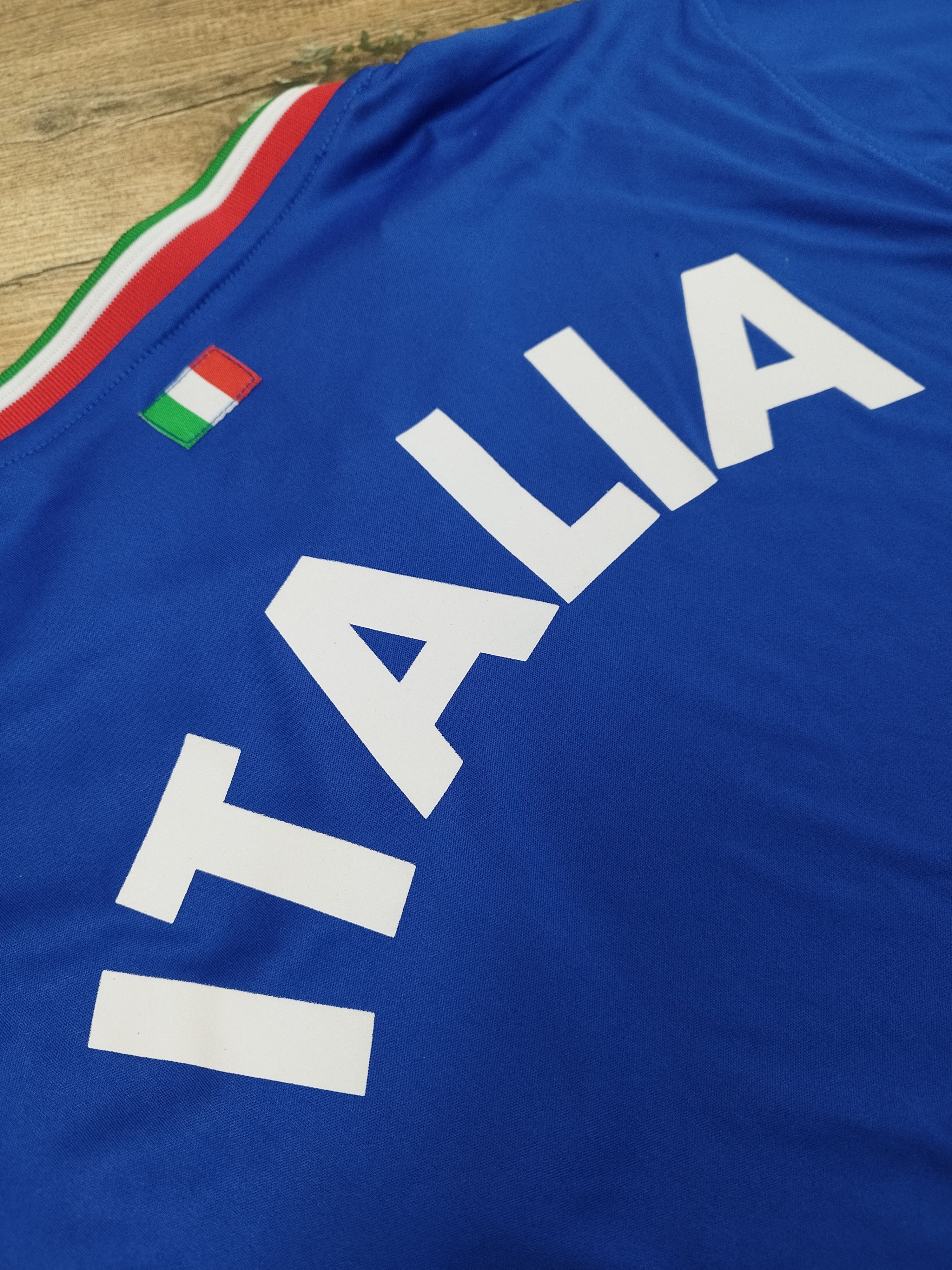 Other Italia Football Jersey Jersey T-Shirt Size M Italy Soccer Size US M / EU 48-50 / 2 - 8 Thumbnail