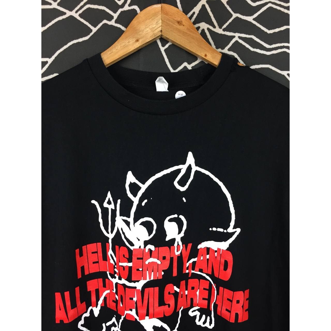 Vintage Hell Is Empty And All The Devils Are Here Graphic Tee Size US M / EU 48-50 / 2 - 3 Thumbnail