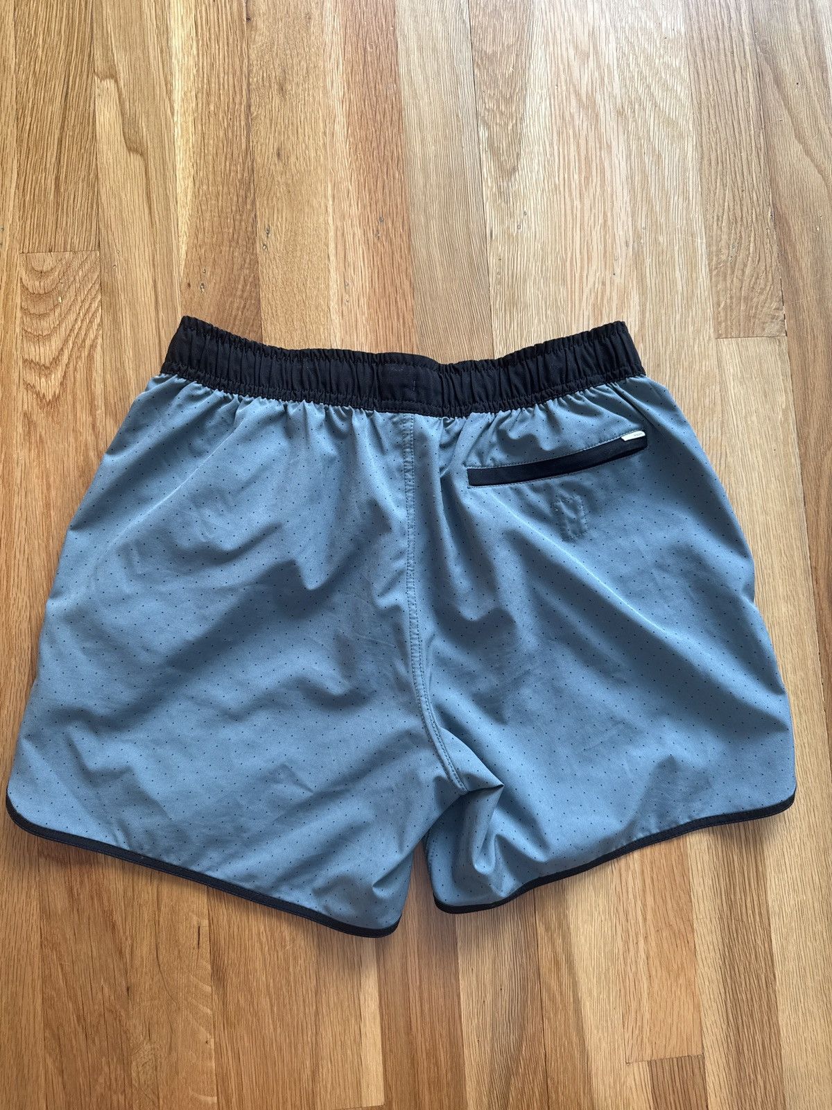 Vuori Vuori 5" Banks Shorts Size US 29 - 2 Thumbnail