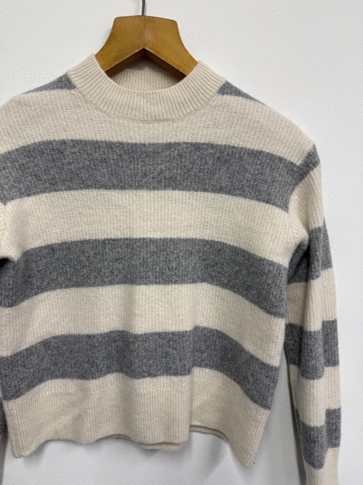 Uniqlo Uniqlo Striped Grey and Cream Knit Sweater Size M / US 6-8 / IT 42-44 - 3 Thumbnail