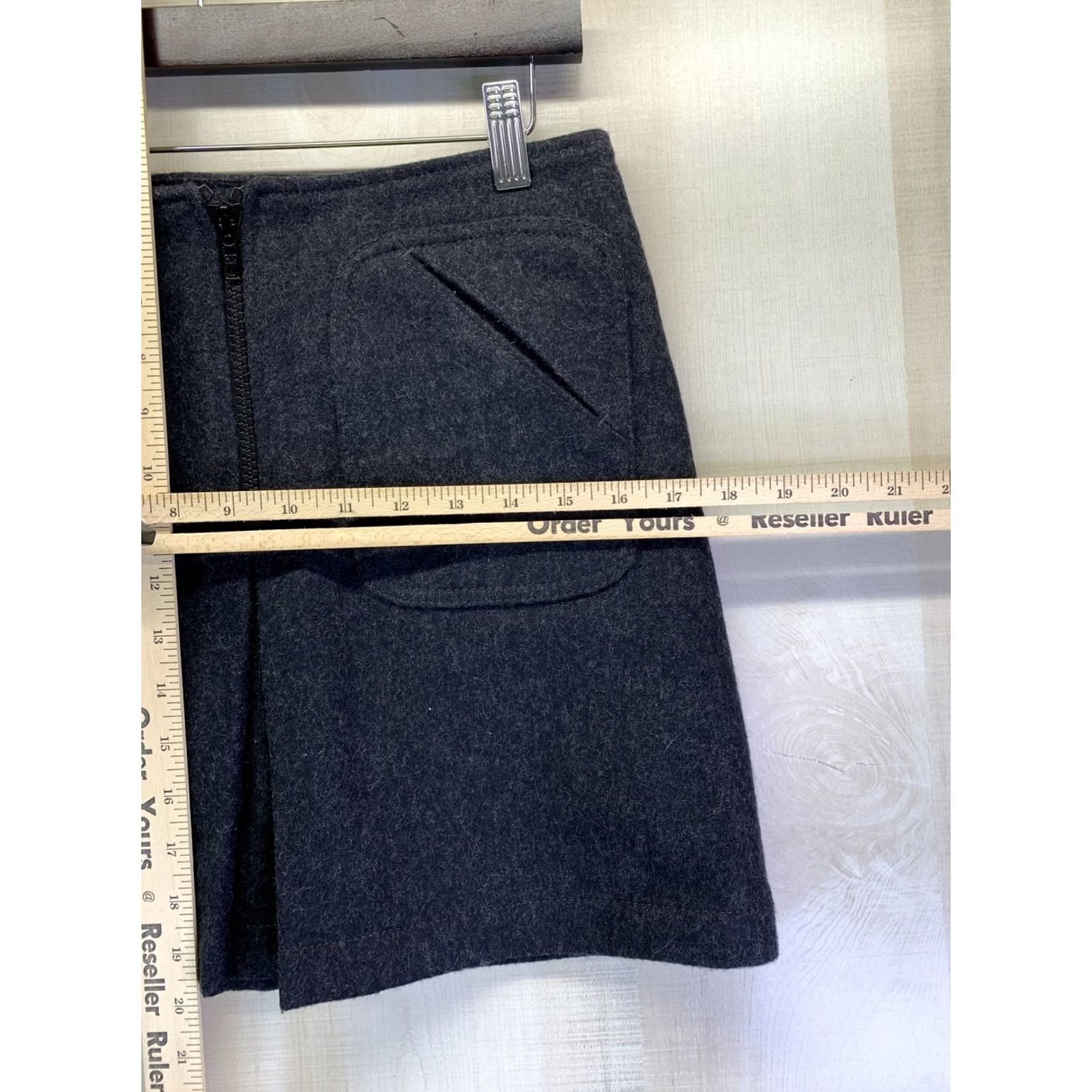 Gap VINTAGE Gap Wool/Nylon Pocket Gray Skirt Women’s SZ 1 Regular See Photo Pockets Brand: Gap Size 25" / US 0 / IT 36 - 4 Thumbnail