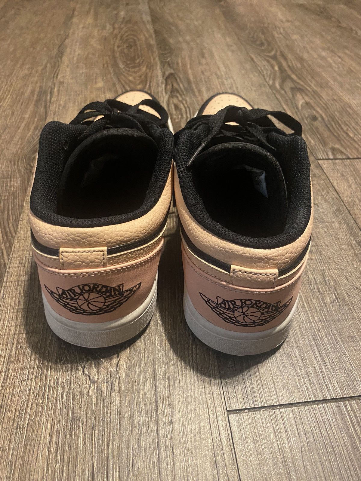 Jordan Brand × Nike Jordan 1 Crimson Tint Size US 8.5 / EU 41-42 - 3 Thumbnail