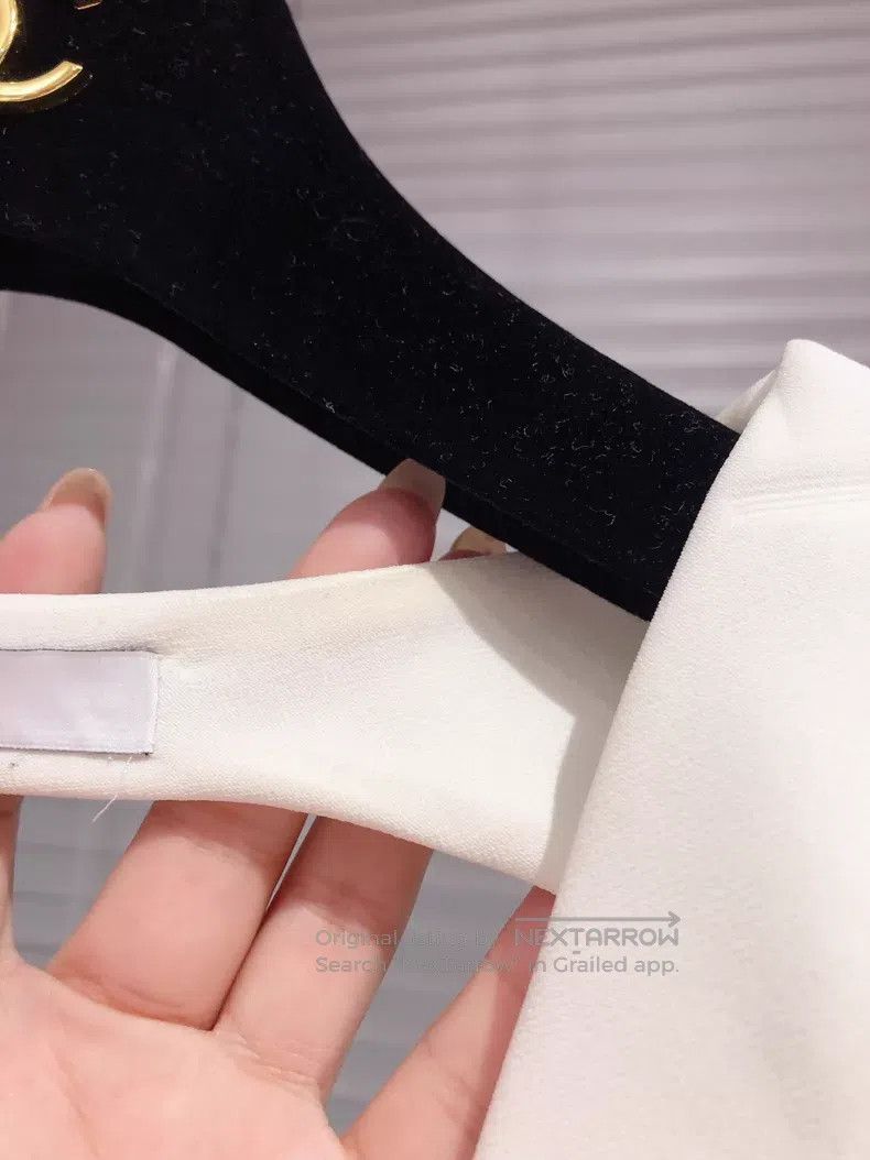 Givenchy Givenchy White Off-the-Shoulder Backless Vest Style T-Shir Size XS / US 0-2 / IT 36-38 - 4 Thumbnail