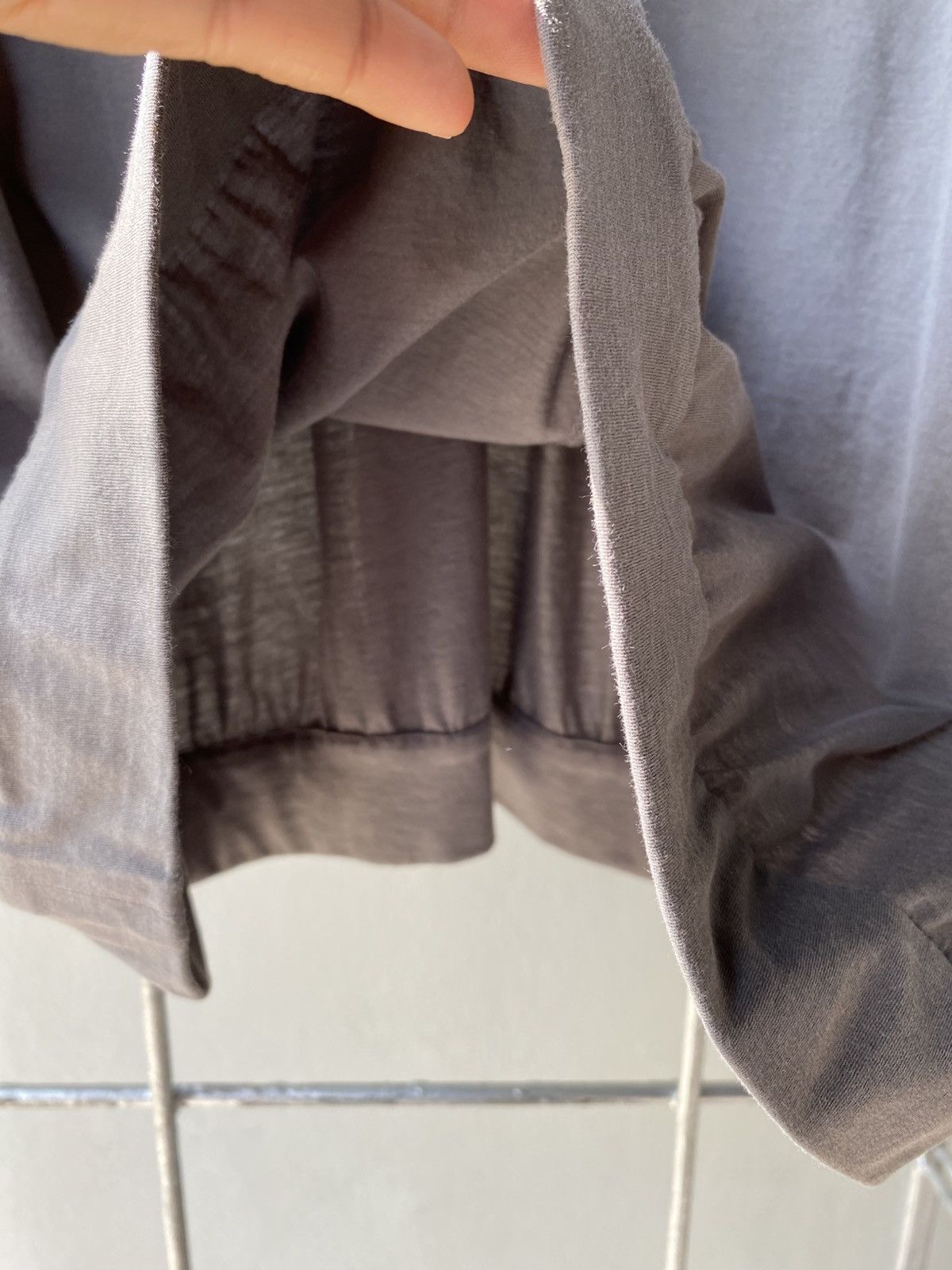 Brunello Cucinelli BRUNELLO CUCINELLI Taupe V-Neck Tee Size M / US 6-8 / IT 42-44 - 4 Thumbnail