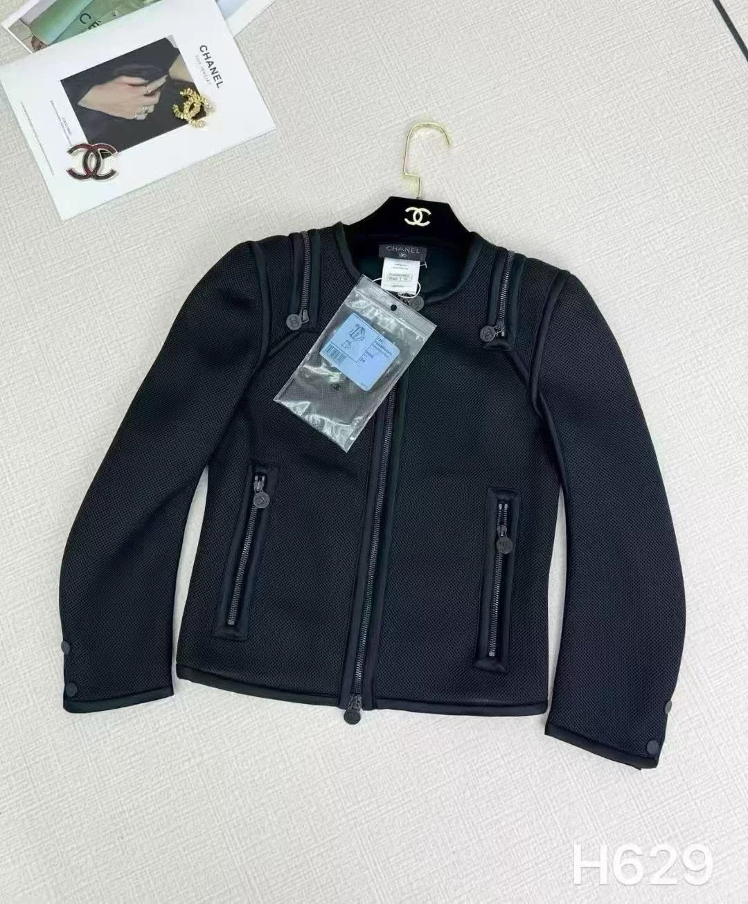 Chanel Chanel NWT Women's short jacket 34 Size XS / US 0-2 / IT 36-38 - 1 Thumbnail