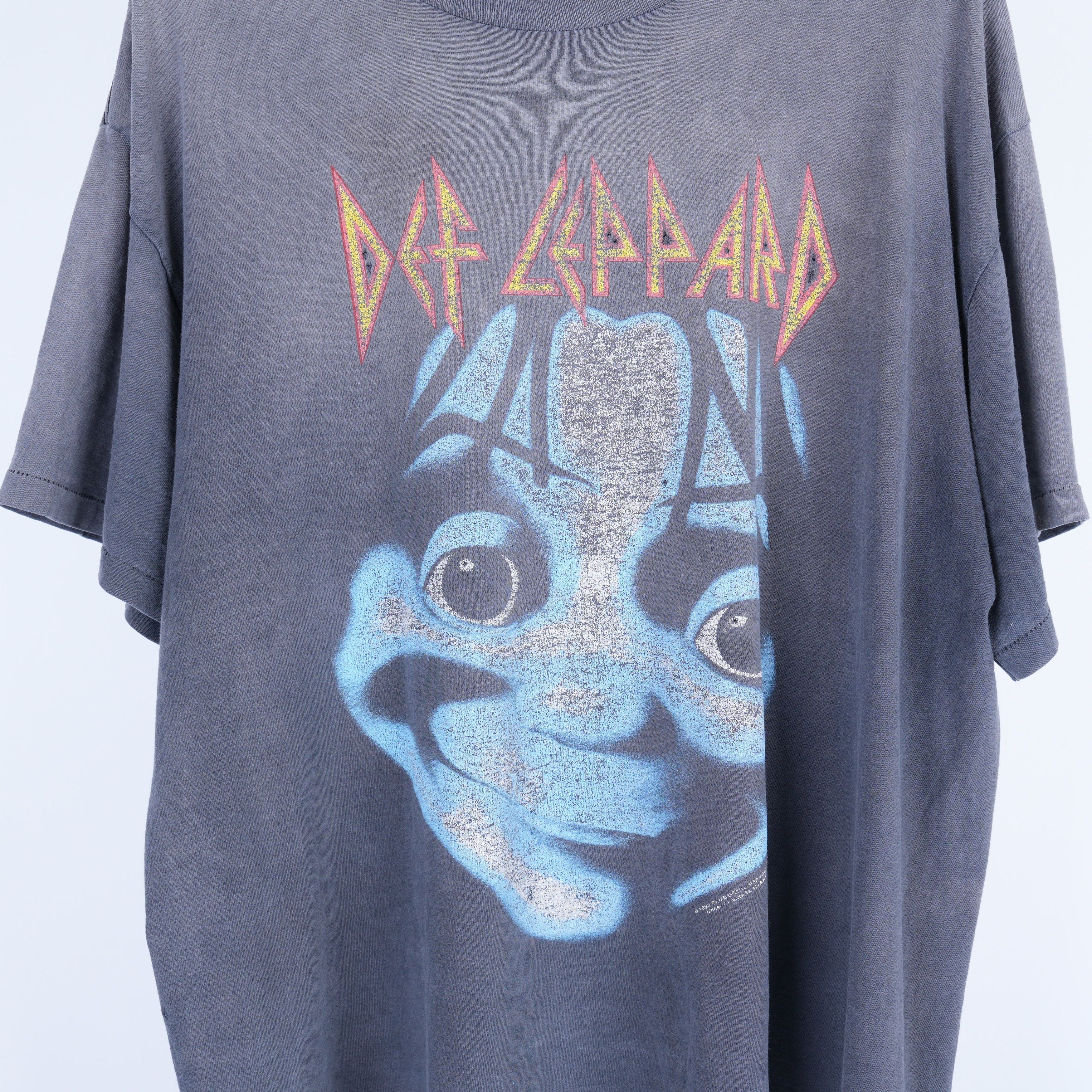 Vintage DEF LEPPARD ROCK OUT OF QUESTION TEE Size US XL / EU 56 / 4 - 3 Thumbnail