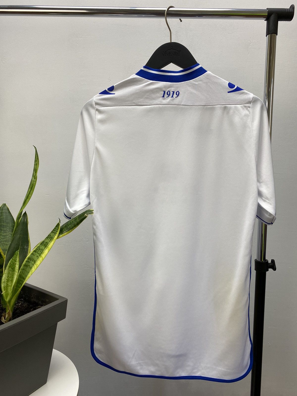Macron × Vintage Leeds United 2013 2014 Home Soccer Jersey Size US S / EU 44-46 / 1 - 16 Thumbnail
