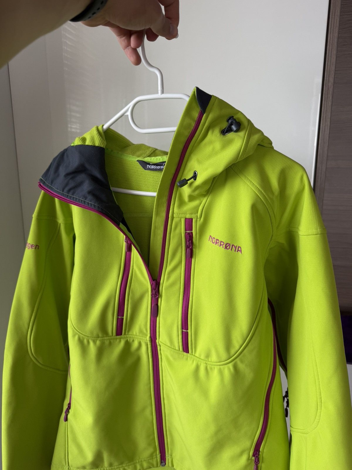 Norrona Norrona Trollveggen Flex3 Birch Tree Green Woman’s Jacket Size L / US 10 / IT 46 - 16 Thumbnail