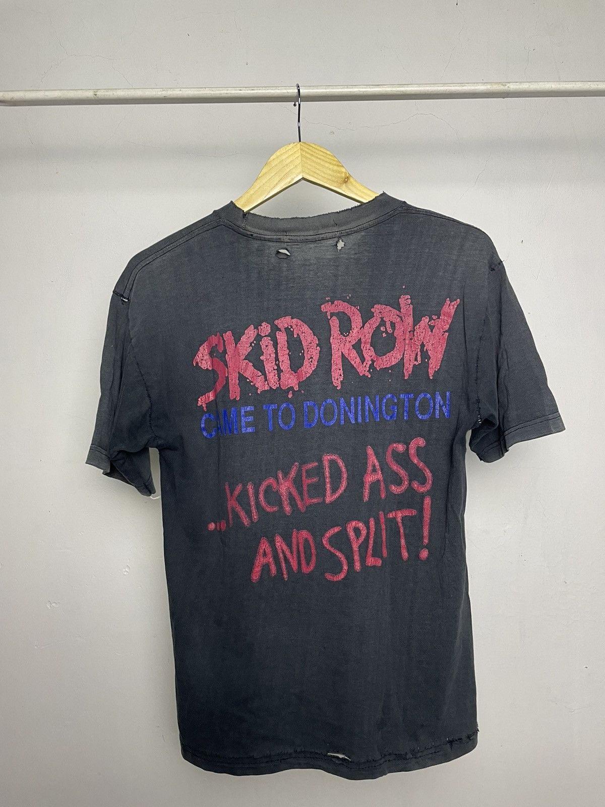 Band Tees × Vintage THRASHED Vintage Skid Row Rock Band Tees Distressed Size US M / EU 48-50 / 2 - 2 Thumbnail