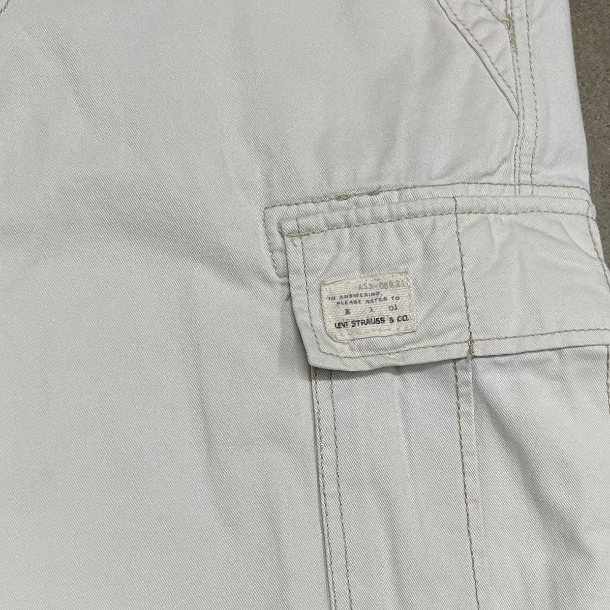 Levi's Vintage Levi’s 90s Distressed y2k Carrier Cargo Shorts Size US 29 - 4 Thumbnail